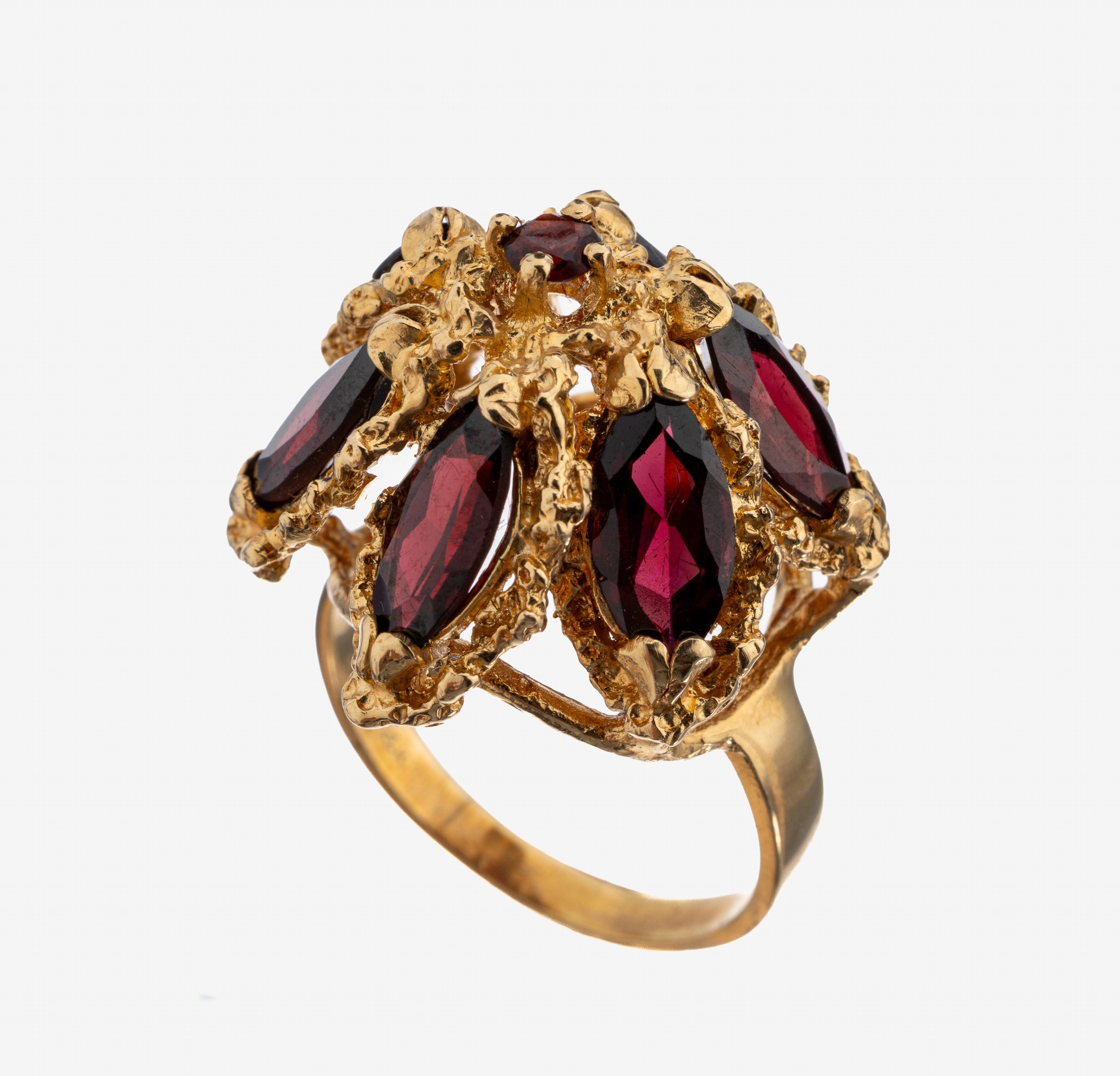 Image 27135028 - 14 kt Gold Granat-Ring, GG 585/000, hoch aufgebauter Ringkopf, 6 Granat-Navettes und 1 ...