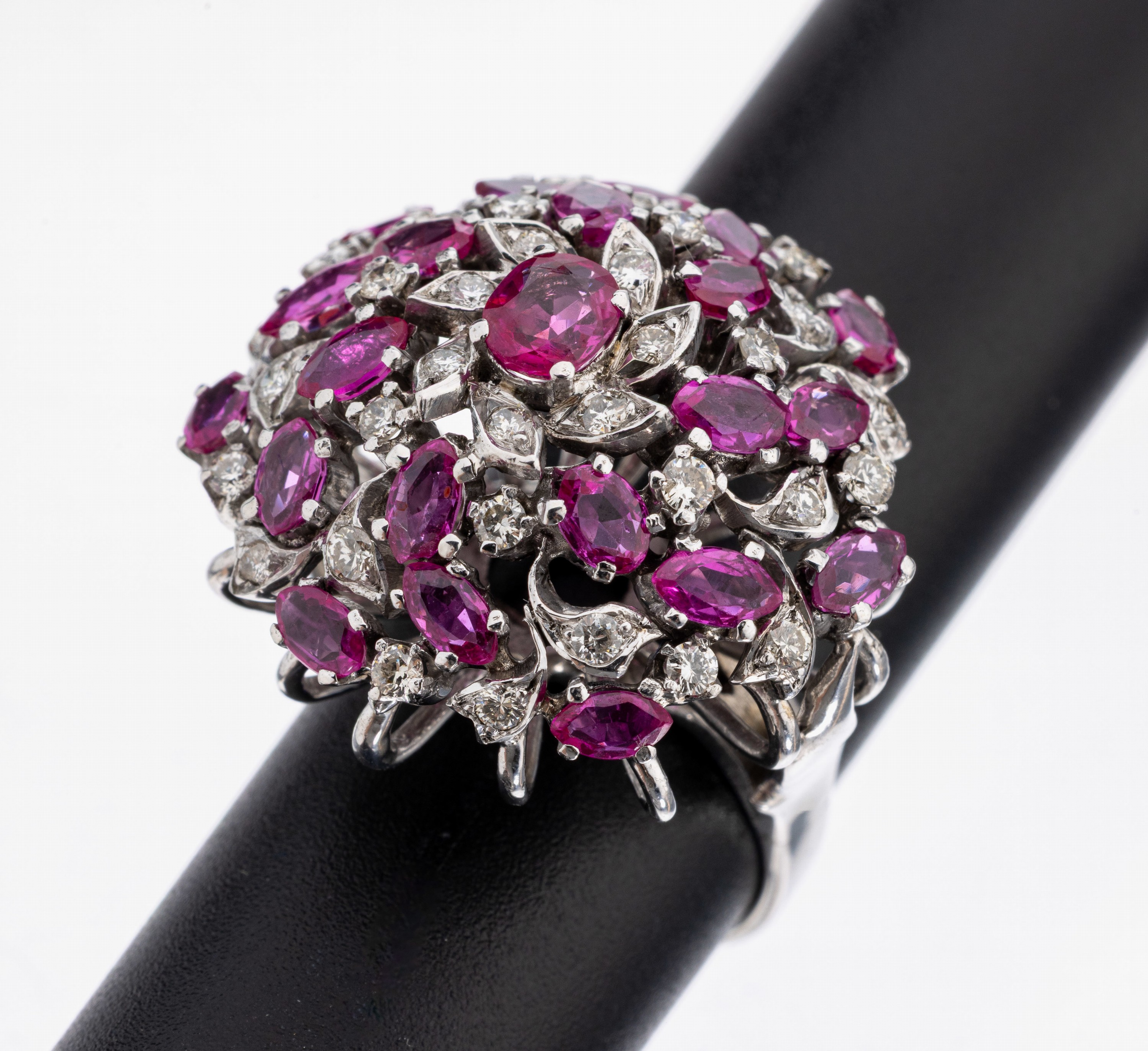 Image 27135029 - Ruby-brilliant-ring , silver tested, splendid design, 1 oval bevelled ruby and 21 ...