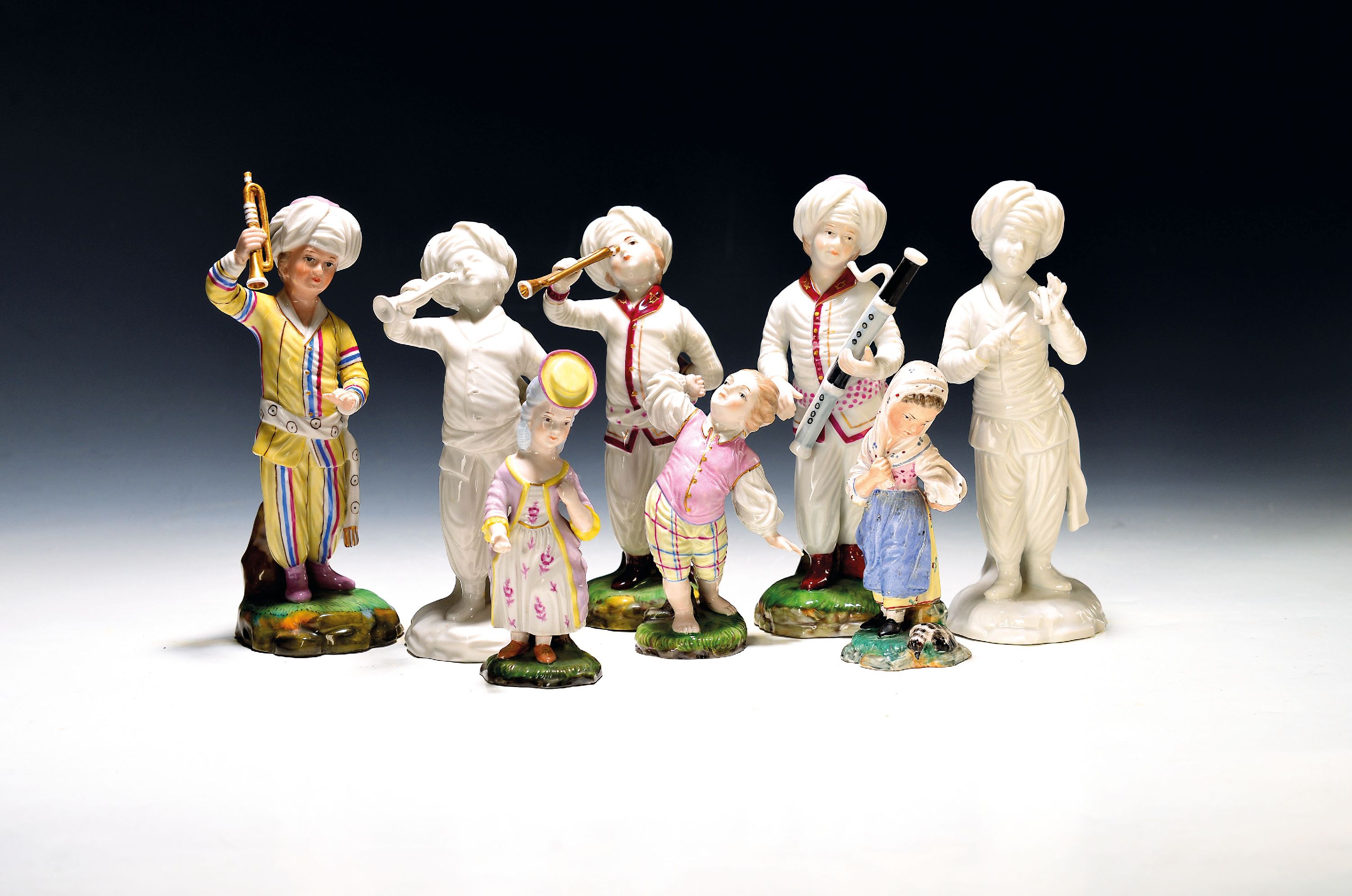 Image 27135037 - 5 Porzellanfiguren aus der türkischen, Kapelle, 2 bäuerliche Figuren, Höchst, 1 ...