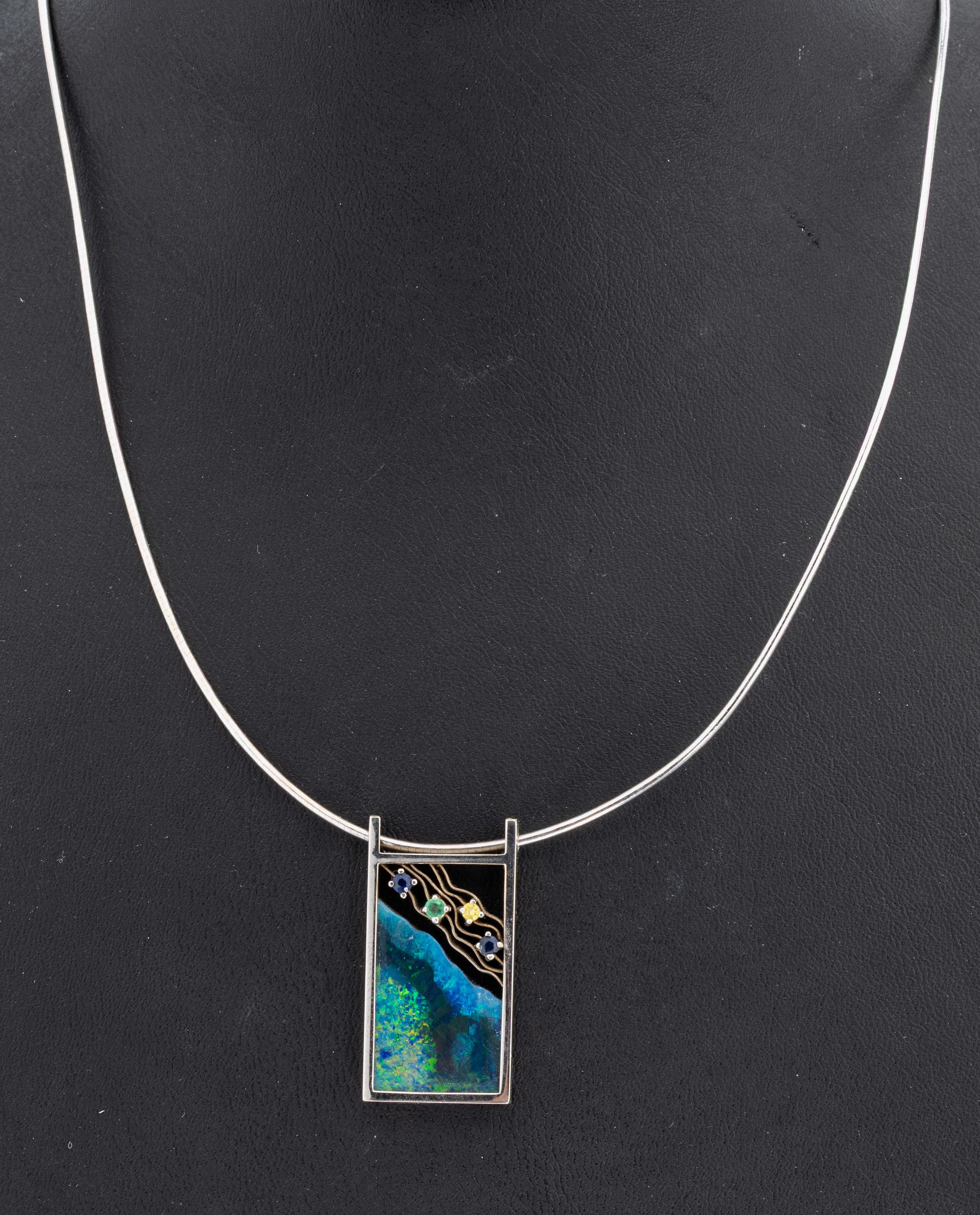 Image 27135040 - 18 kt Gold Opal-Saphir-Smaragd-Anhänger, WG750/000, ausgefallenes Design, Opaleinlage, ...