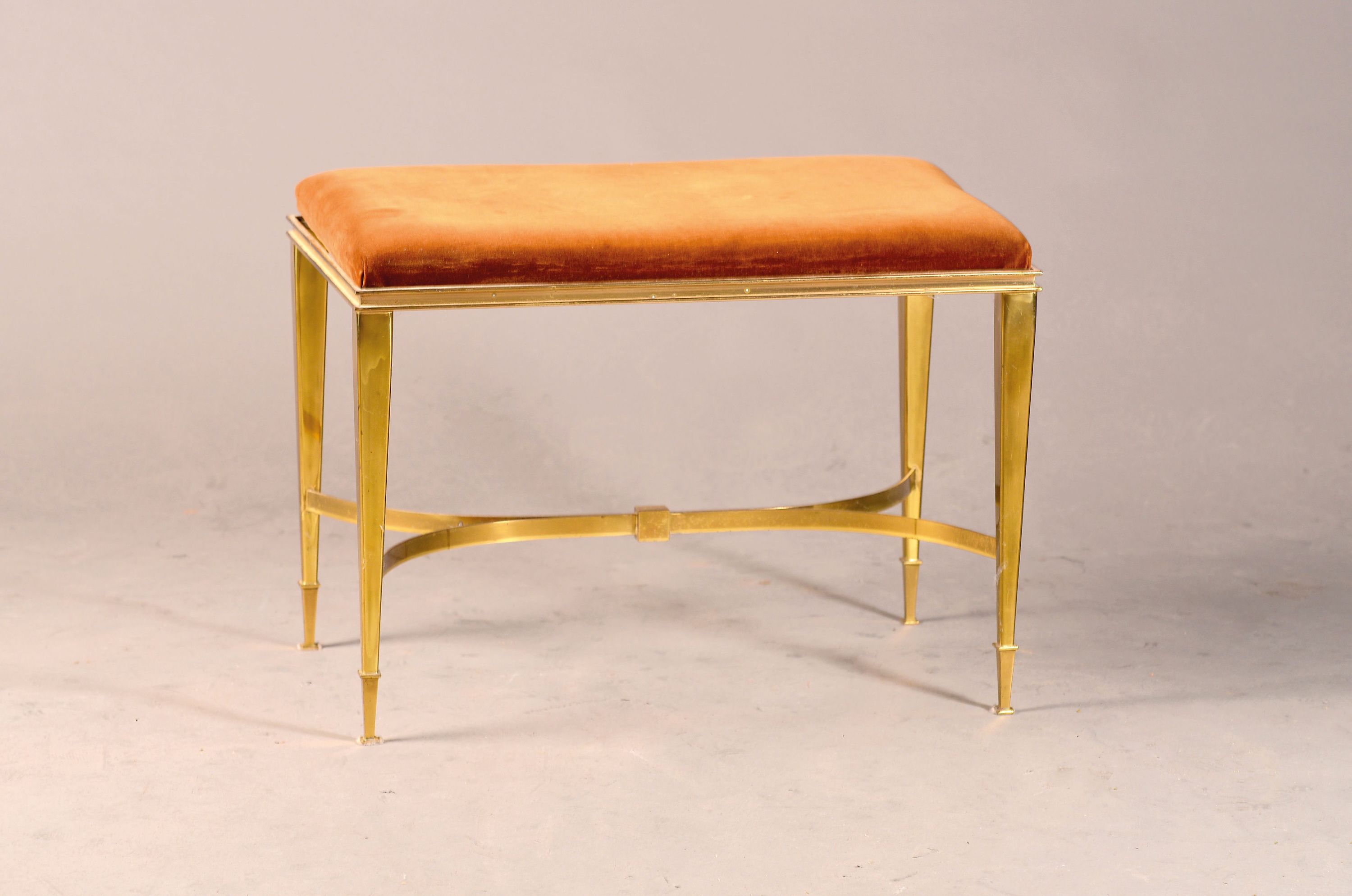 Image 27135098 - Hocker, 80er Jahre, Messinggestell, Sitz gepolstert und bezogen, ca. 46x65x38 cm, EZ 2