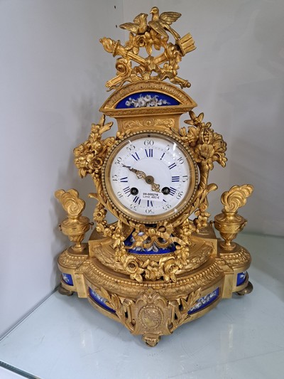 27135012a - Pendule, Frankreich um 1860/1870, vergoldetes und verziertes Bronzegehäuse mit ...