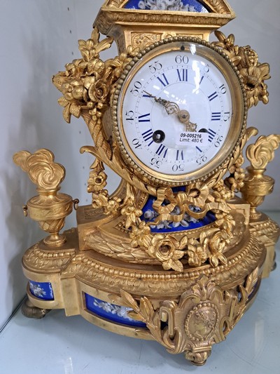 27135012b - Pendule, Frankreich um 1860/1870, vergoldetes und verziertes Bronzegehäuse mit ...