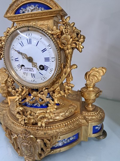 27135012c - Pendule, Frankreich um 1860/1870, vergoldetes und verziertes Bronzegehäuse mit ...