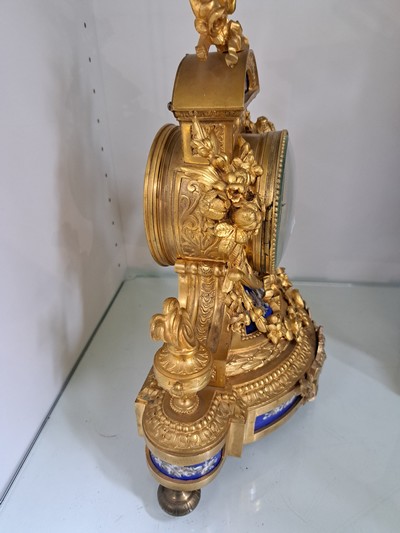 27135012f - Pendule, Frankreich um 1860/1870, vergoldetes und verziertes Bronzegehäuse mit ...