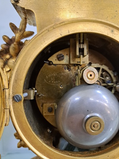 27135012i - Pendule, Frankreich um 1860/1870, vergoldetes und verziertes Bronzegehäuse mit ...