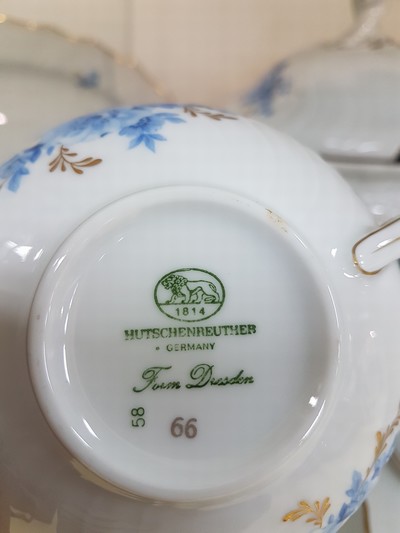 27135036g - Speiseservice, Hutschenreuther, 20. Jh., für 12 Personen, Porzellan, Modell Dresden, ...
