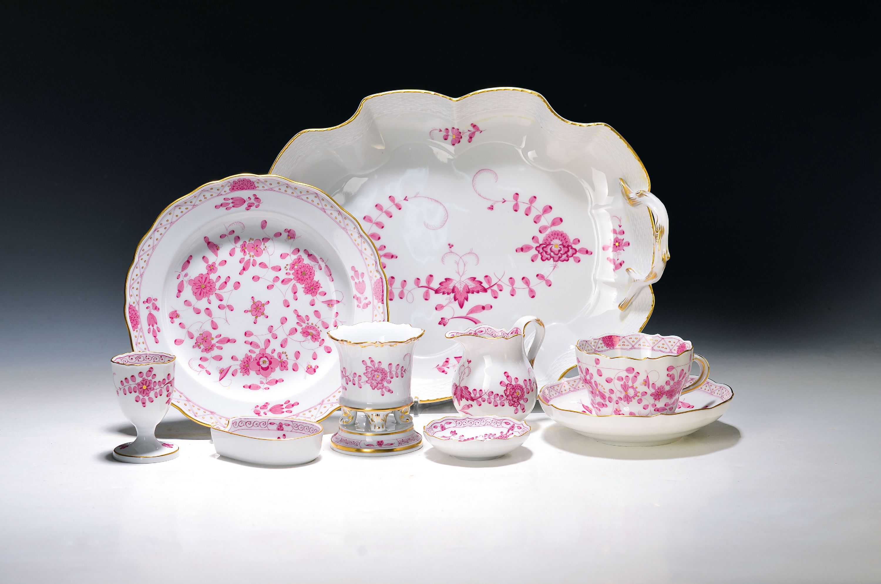 Image 27135113 - Lot of 4 pieces of Meissen tableware, Indian purple heightened with gold, 2nd half of the ...