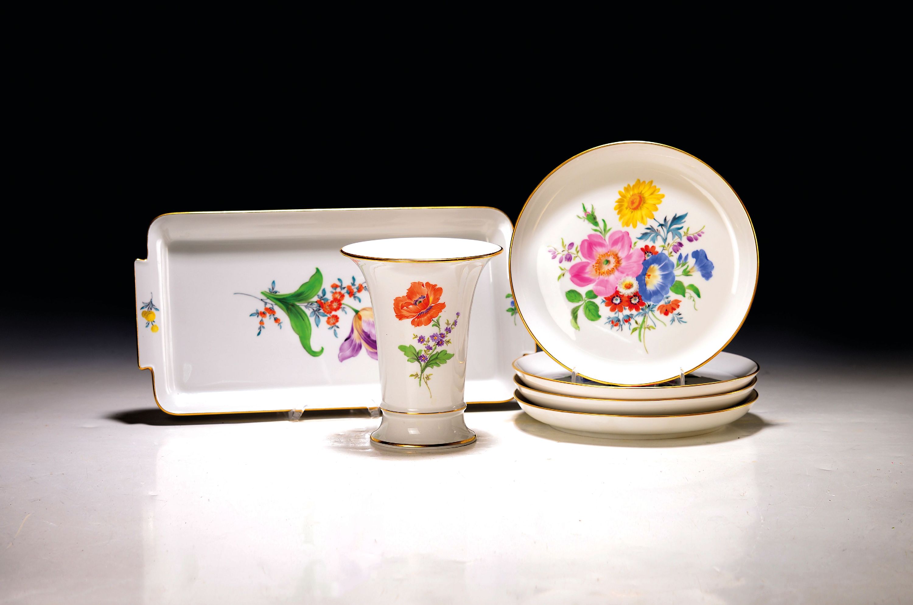 Image 27135134 - 6 Teile Meissen, Blumenmalerei, 20. Jh., vier Teller Blume 3 und Blumenbukett, ...