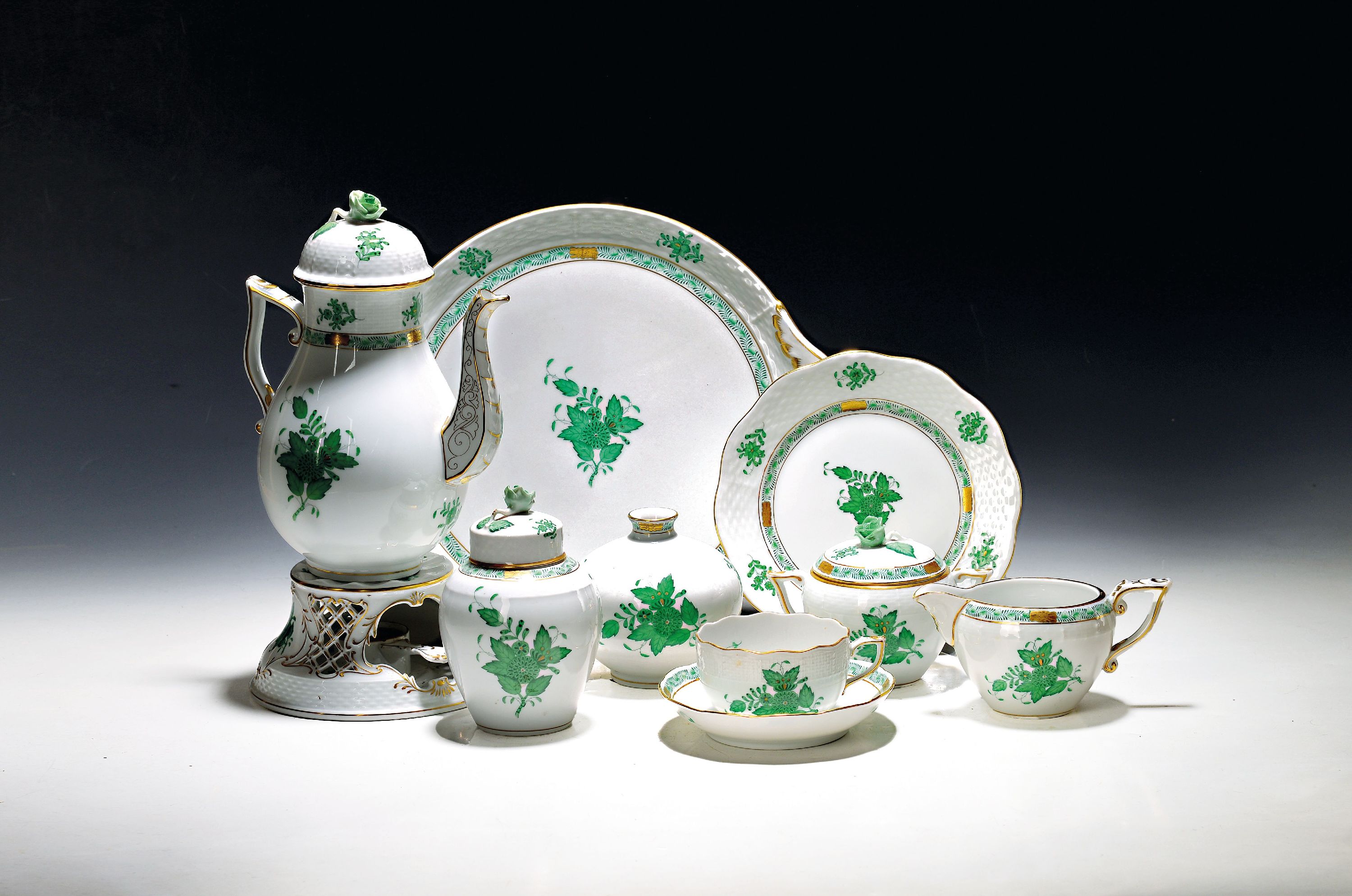 Image 27135156 - Kaffeeservice für 12 Personen, Herend, Apponyi grün, goldschattiert, 2.H.20.Jh., ...
