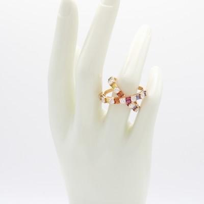 27135104d - Ring mit Saphiren und Brillanten, RG 750/000, überkreuztes Design, 24 fancy ...
