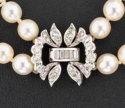 27135154a - Perl-Collier mit 18 kt Gold Diamant- Schmuckschließe, WG 750/000, 2-rhg. ...