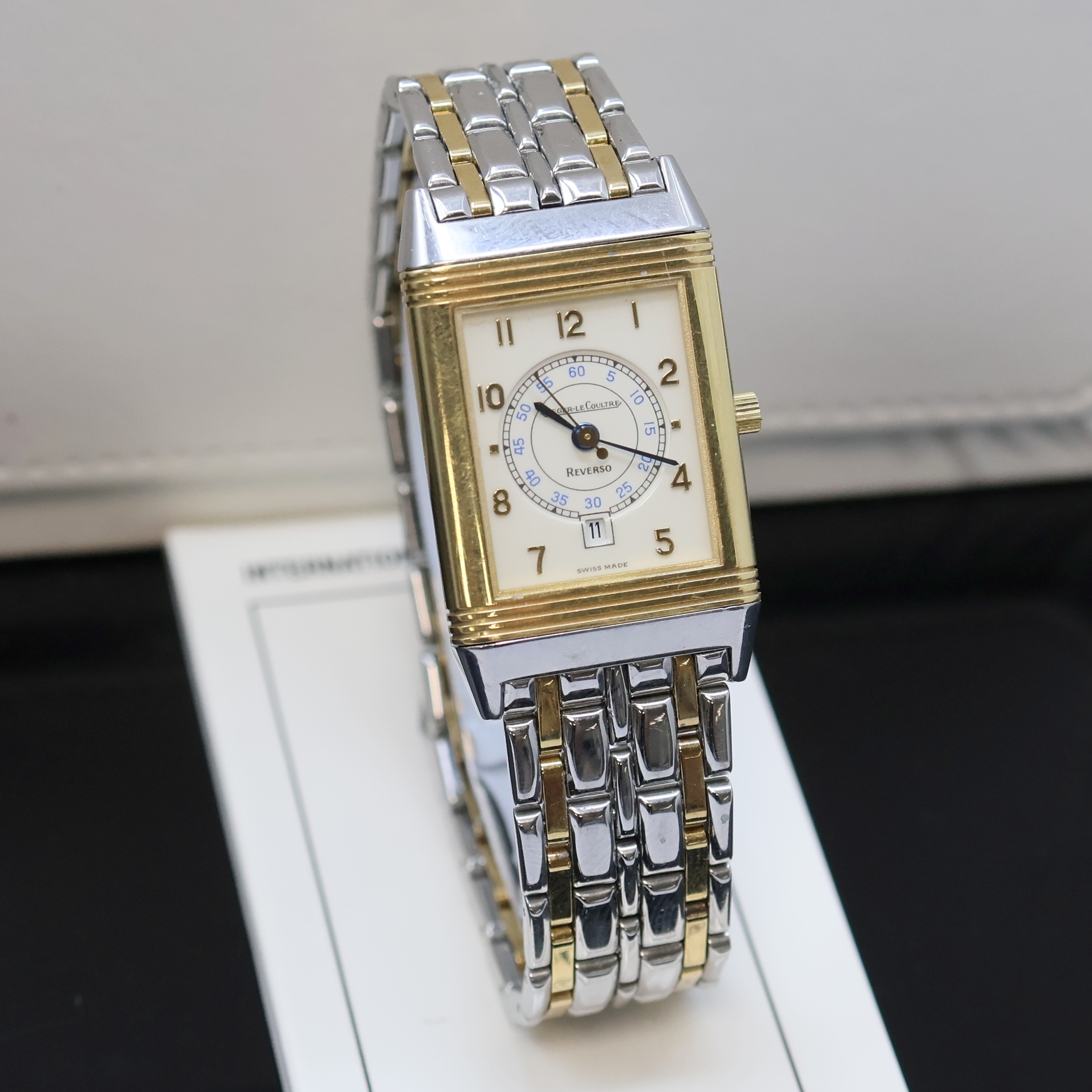 Detail b: Jaeger-LeCoultre Reverso Armbanduhr Referenz 250.5.11, quarz, um 180 Grad drehbares Wendegehäuse in Stahl/Gold kombiniert inkl. Gliederband m. dopp. ...
