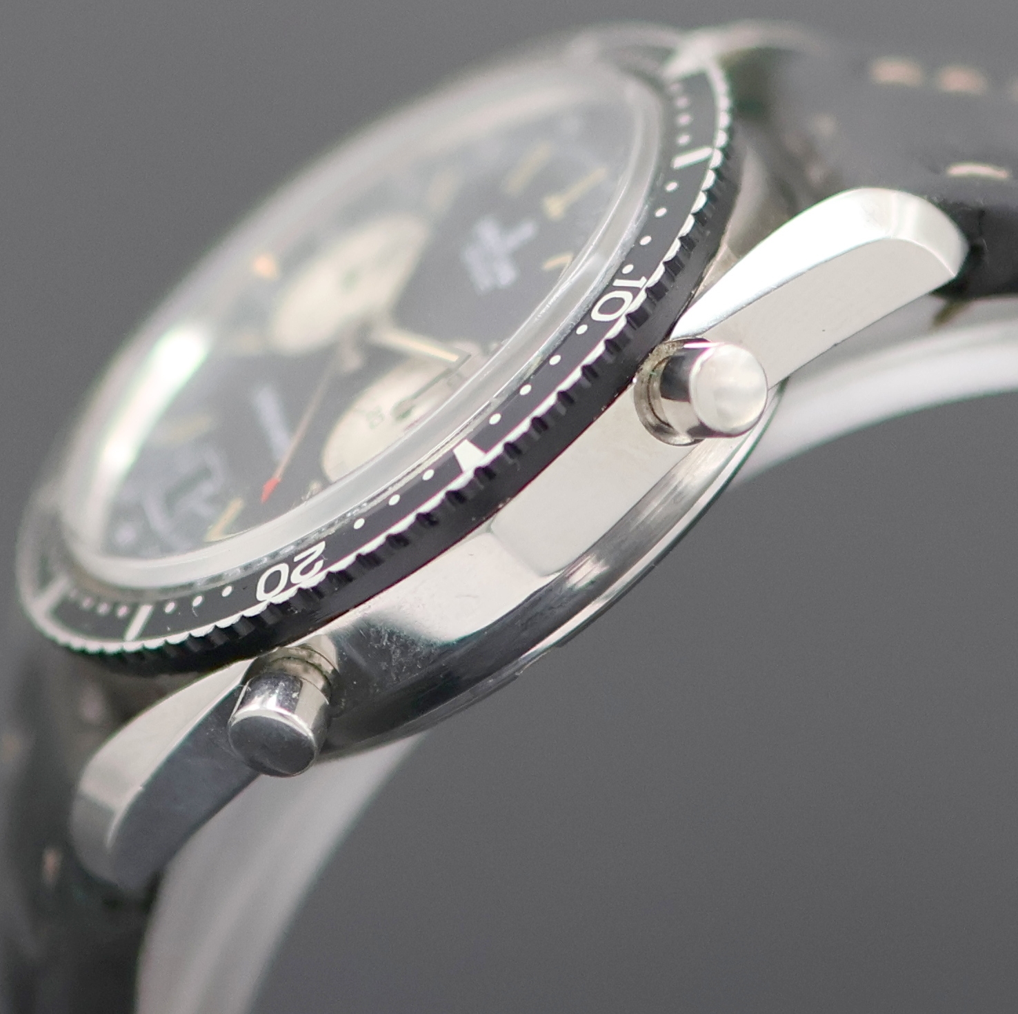 Detail d: BREITLING Chrono-Matic Armbandchronograph Referenz 2130, Schweiz um 1977, Automatik, Edelstahl, Boden geschr., Krone außen 9, Lünette mit 60er ...