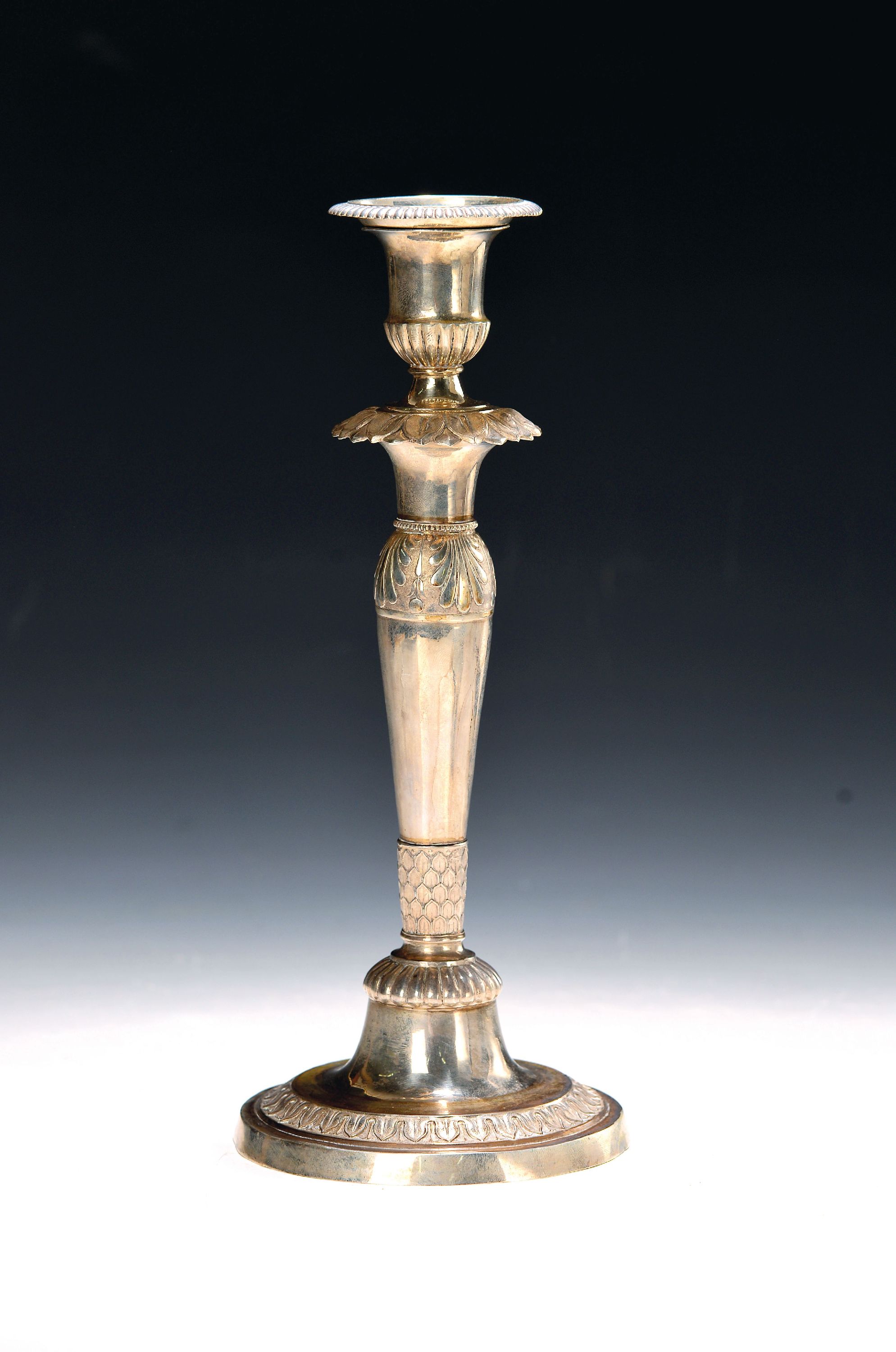 Image 27135574 - Kerzenleuchter, mitteleuropäisch, um 1801-30 , Silber geprüft, Akanthusblattdekor, ...
