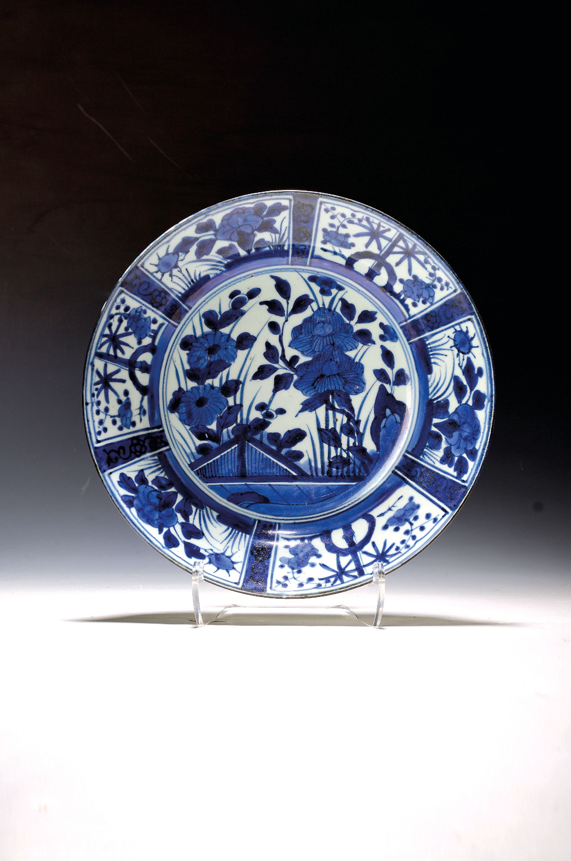 Image 27135576 - Large plate, China, so-called Kraakporzellan, 18th century, porcelain, floral decoration ...