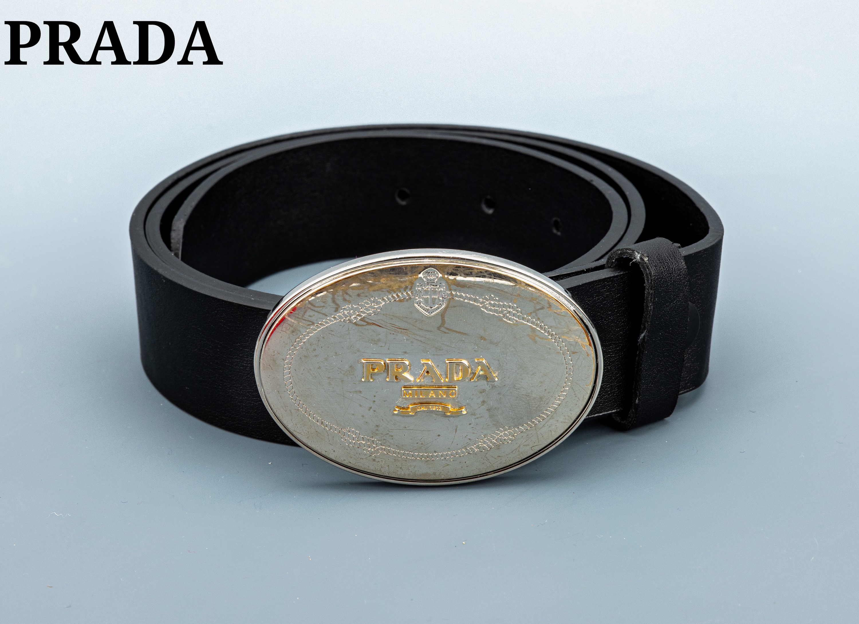 Image 27136263 - PRADA Gürtelschließe, Messing versilbert, oval mit Prada-Schriftzug, an schwarzem ...