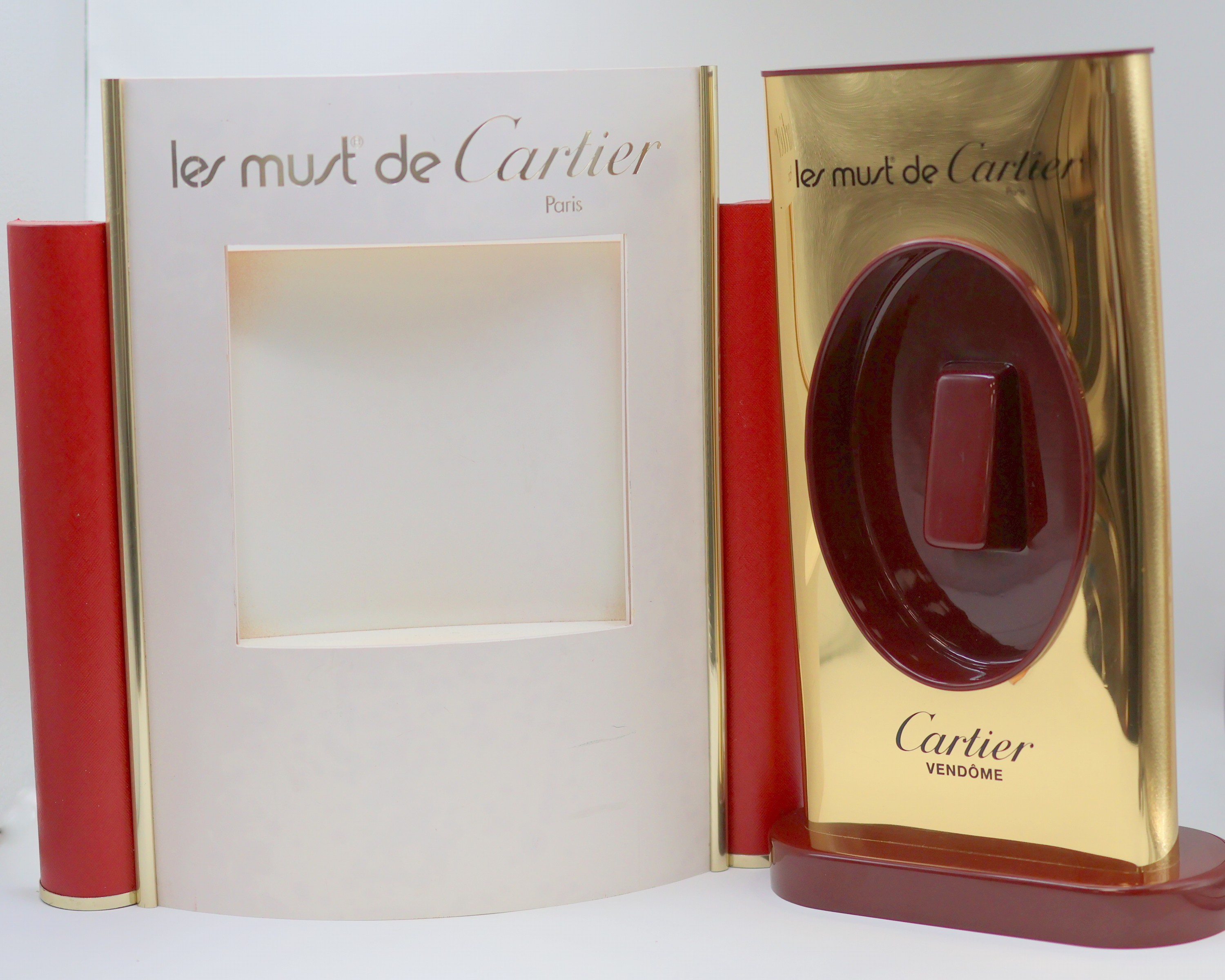 Image 27136274 - CARTIER 2 Schaufensterdisplays, 1x für Cartier Vendome, dekorativ, M. ca. 35,5 x 35 cm ...