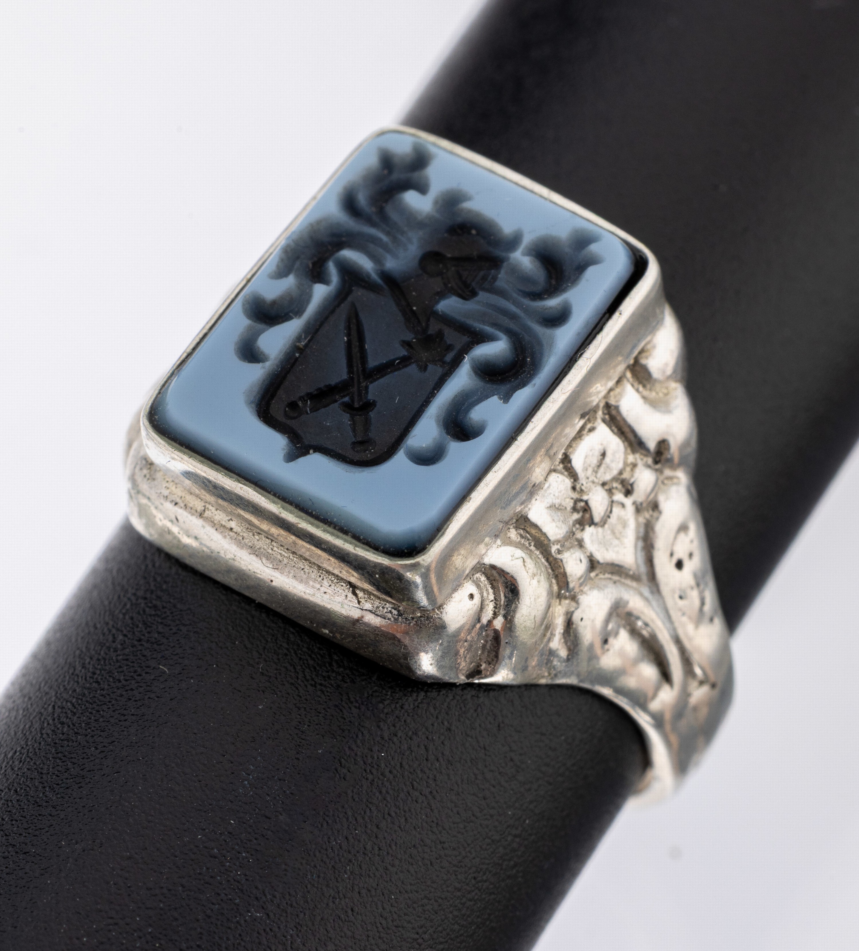 Image 27136279 - Achat-Siegelring, Silber gepr., rechteckiger Lagenachat, Intaglio, Darstellungeines ...