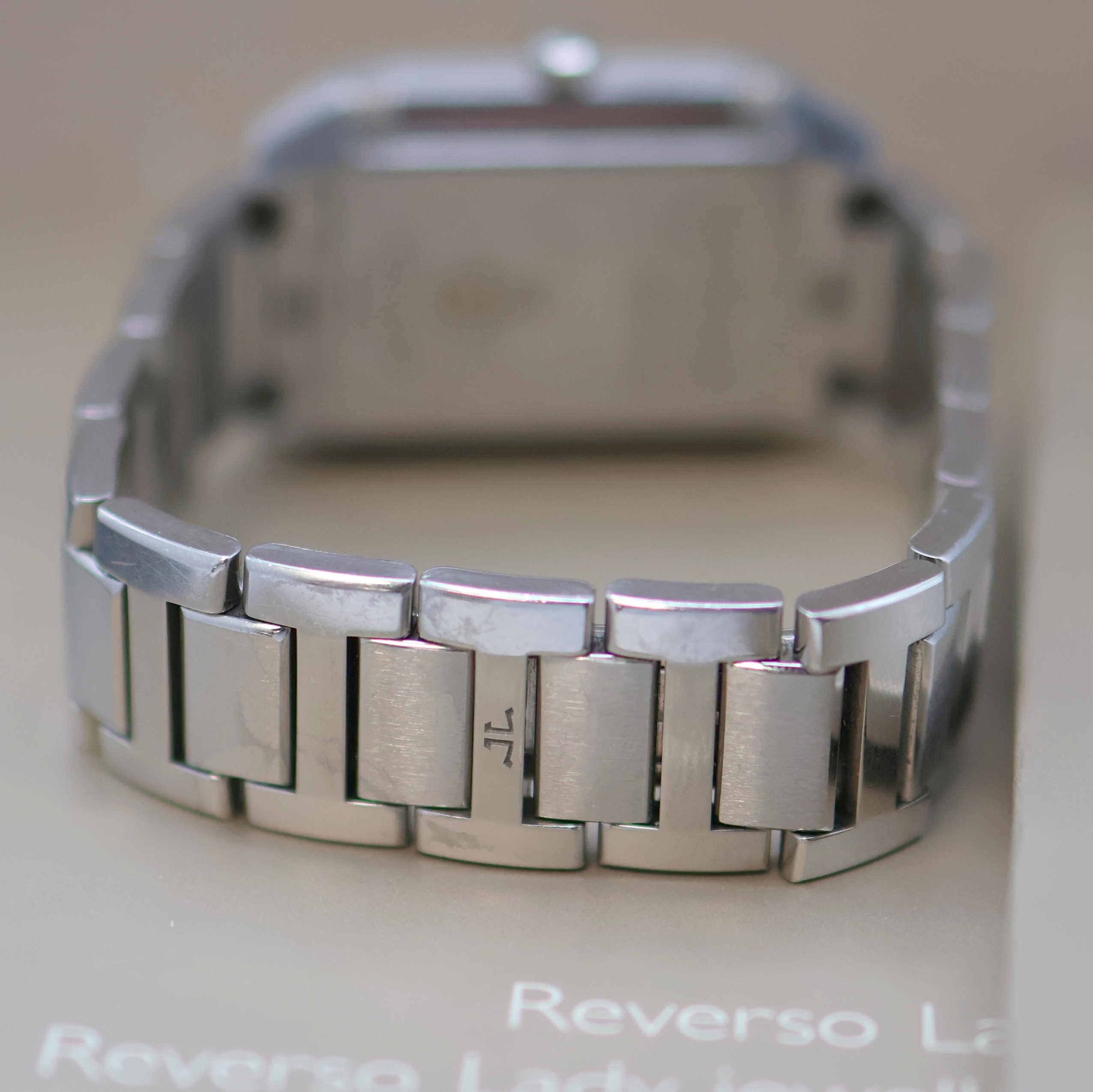Detail d: Jaeger-LeCoultre Reverso Squadra Armbanduhr Referenz 234.8.66, Schweiz verk. lt. beil. Pap. 03/2015, Automatik, um 180 Grad drehb. Wendegeh. inkl. ...