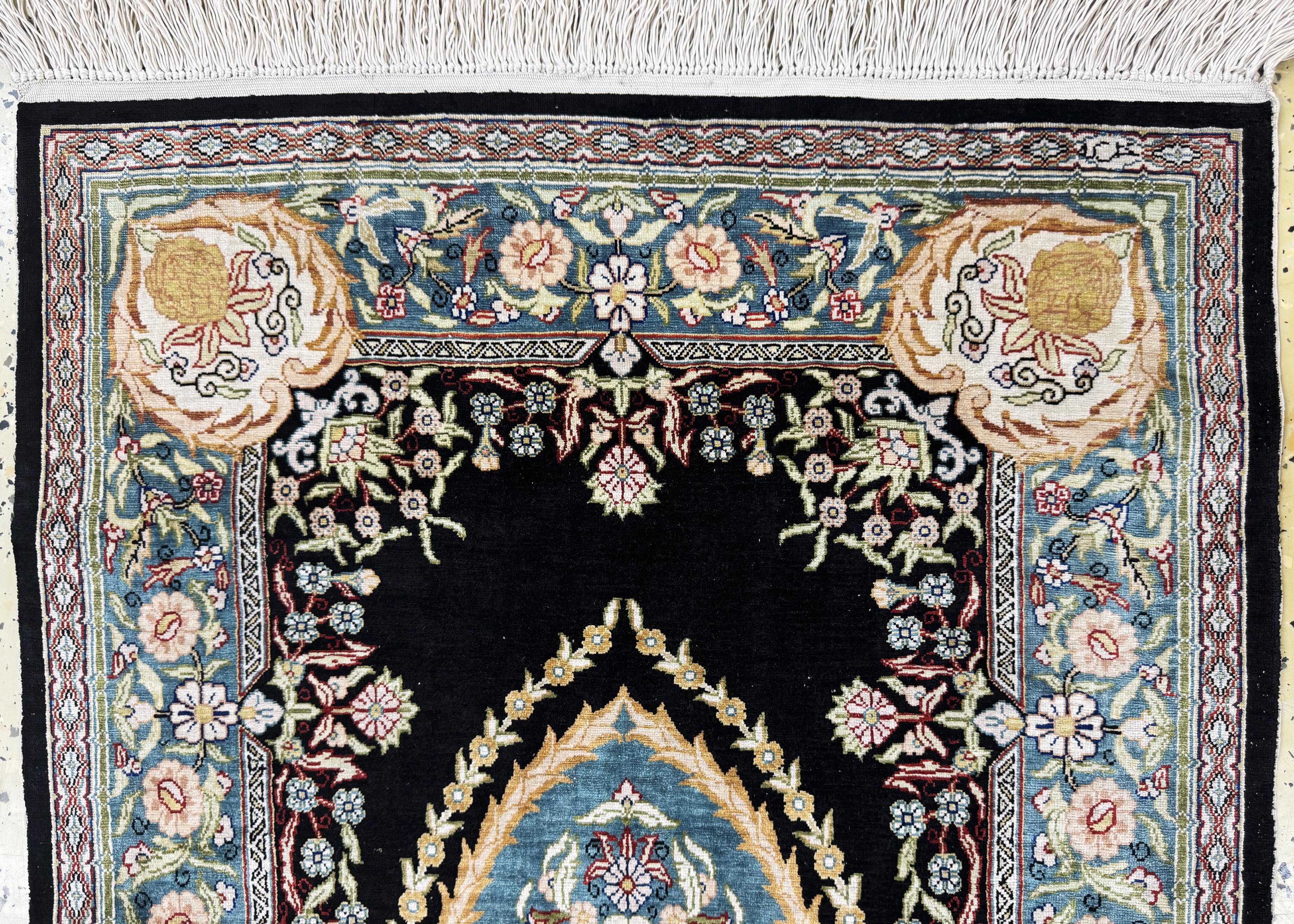 Detail a: Hereke Seide signiert, Türkei, Ende 20.Jhd,reine Naturseide, ca. 88 x 60 cm, EHZ:(nahezu neuwertig)