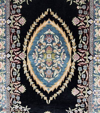 27136328c - Hereke Seide signiert, Türkei, Ende 20.Jhd,reine Naturseide, ca. 88 x 60 cm, ...