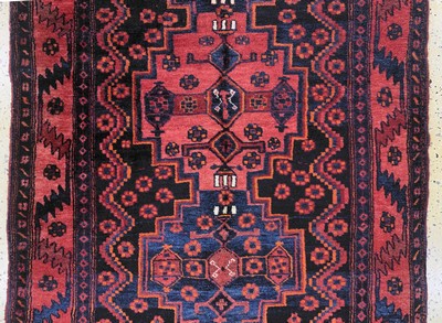 27136453b - Kordi, Persien, Ende 20.Jhd., Wolle auf Baumwolle, ca. 267 x 133 cm, EHZ: 2 ...