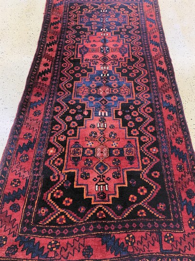 27136453d - Kordi, Persien, Ende 20.Jhd., Wolle auf Baumwolle, ca. 267 x 133 cm, EHZ: 2 ...