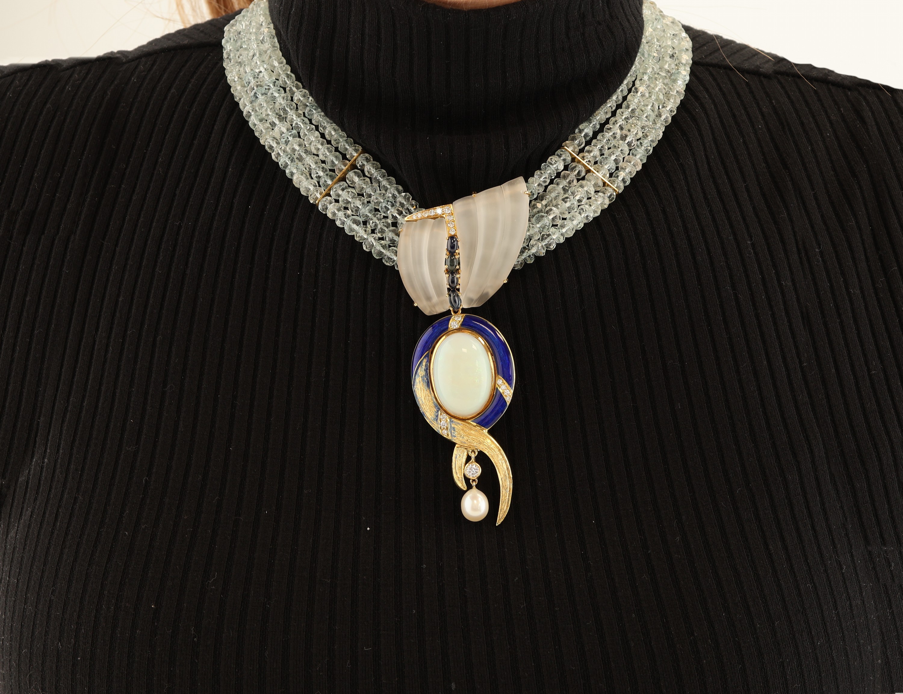 Detail i: OTTO KLEIN Aquamarin-Collier mit 18 kt Gold Opal-Saphir-Brillant-Perl-Mittelteil, GG 750/00, 4-rhg. facett. Aquamarin-Linsen in versch. Farbnuancen, ...