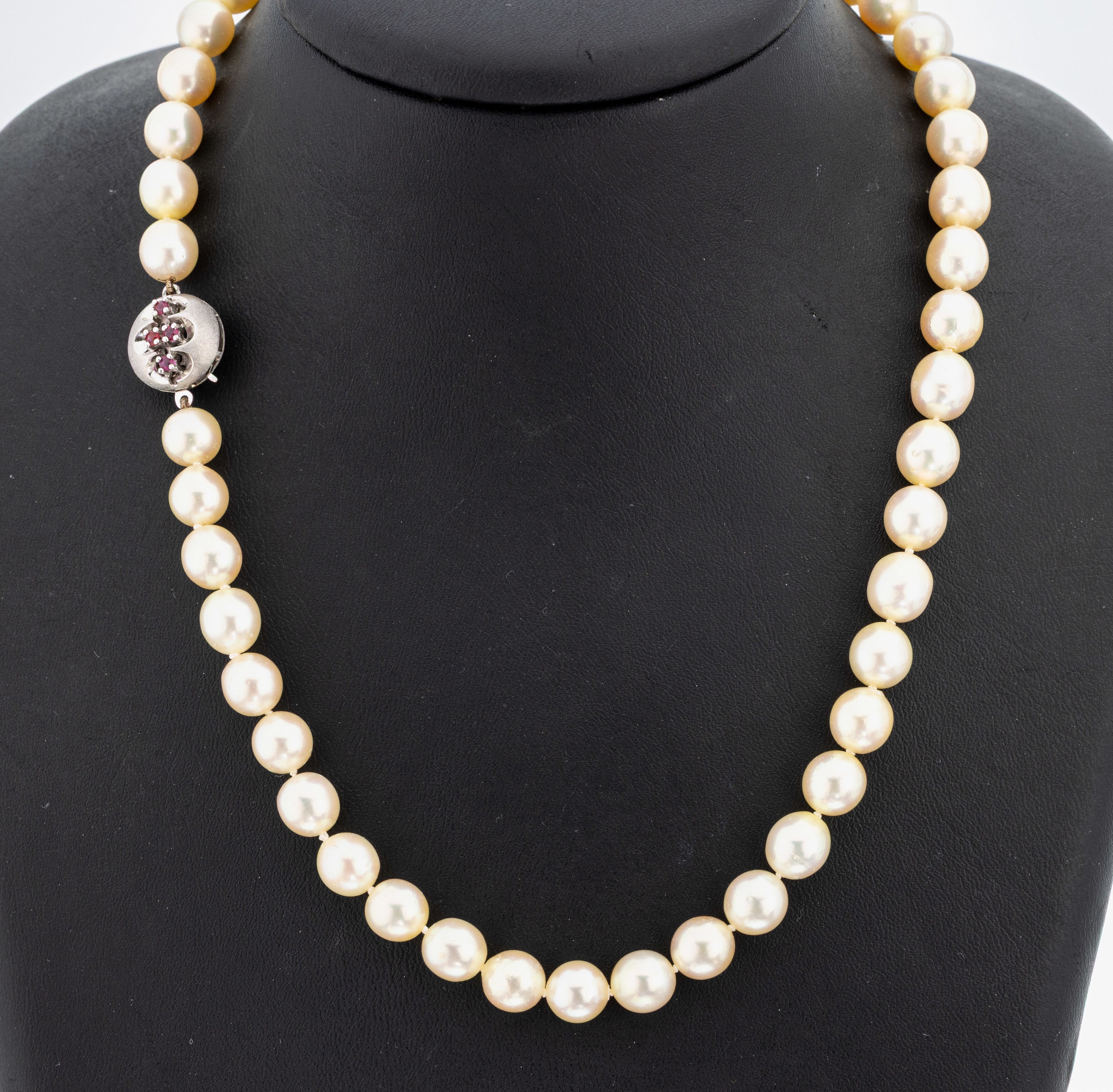 Image 27136635 - Perl-Collier mit 14 kt Gold Rubin-Schließe, WG 585/000, l. barocke ...