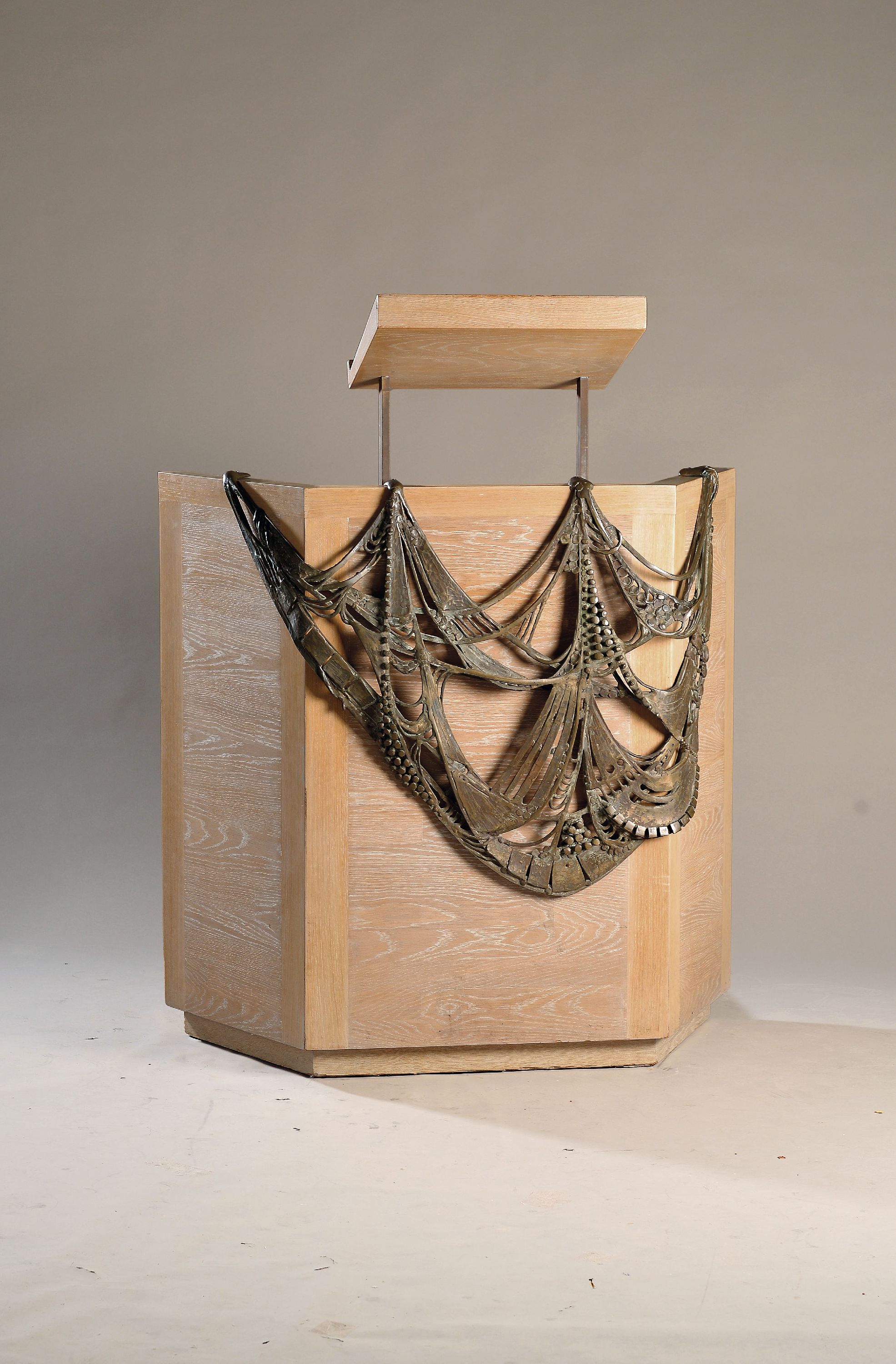 Image 27136665 - Gernot Rumpf, 1941-2025, Kanzelverkleidung (samt Kanzel), als Teil der Bronzeaustattung ...
