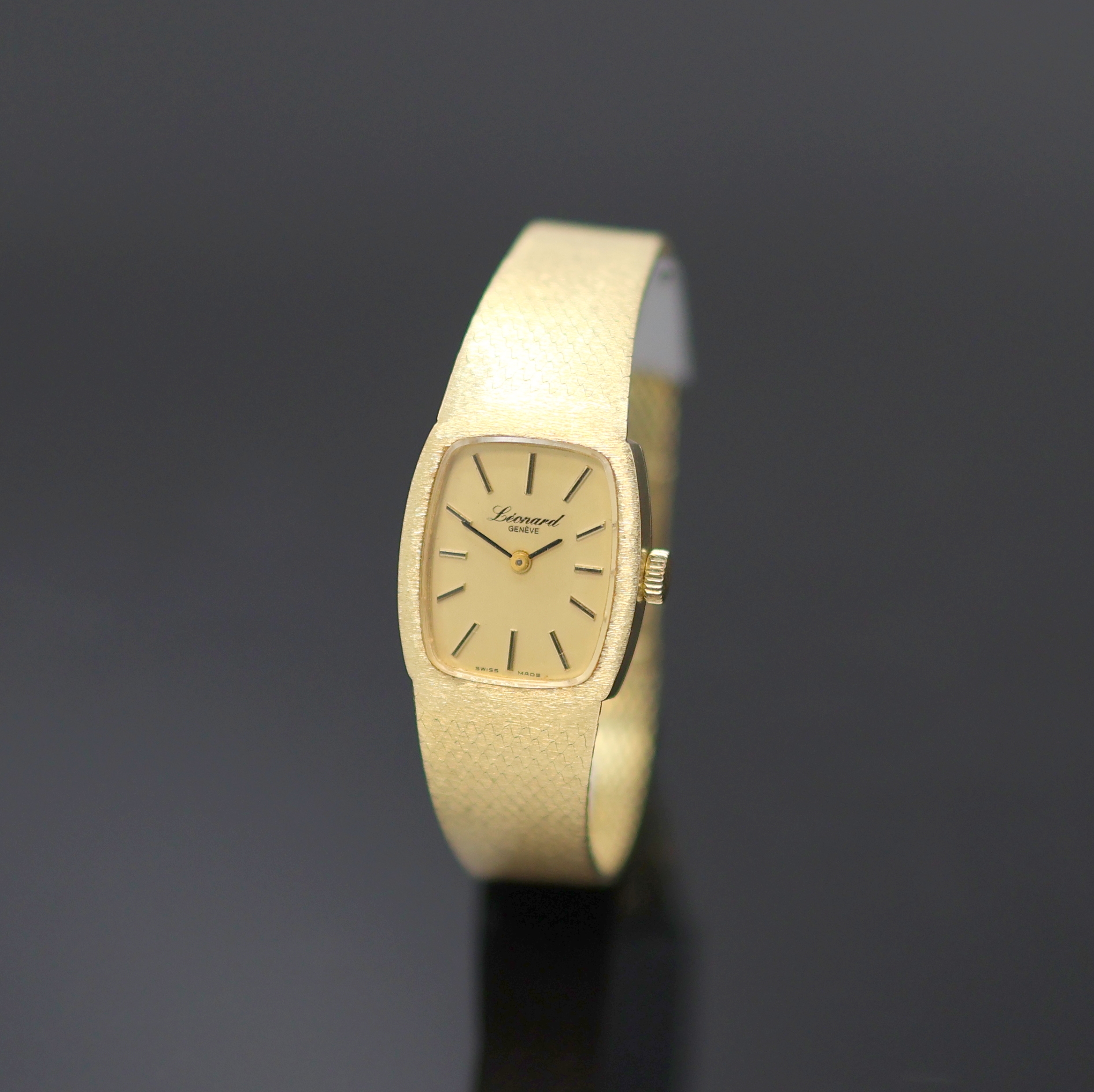 Image 27136668 - LEONARD Damenarmbanduhr in GG 585/000, Handaufzug, Schweiz um 1965, 2-teil. Geh. inkl. ...