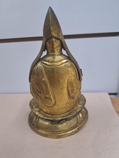 27136630c - Tsongkhapa, sinotibetisch, 19.Jh., Gelbguß vergoldet, Boden sekundär verschlossen, ...