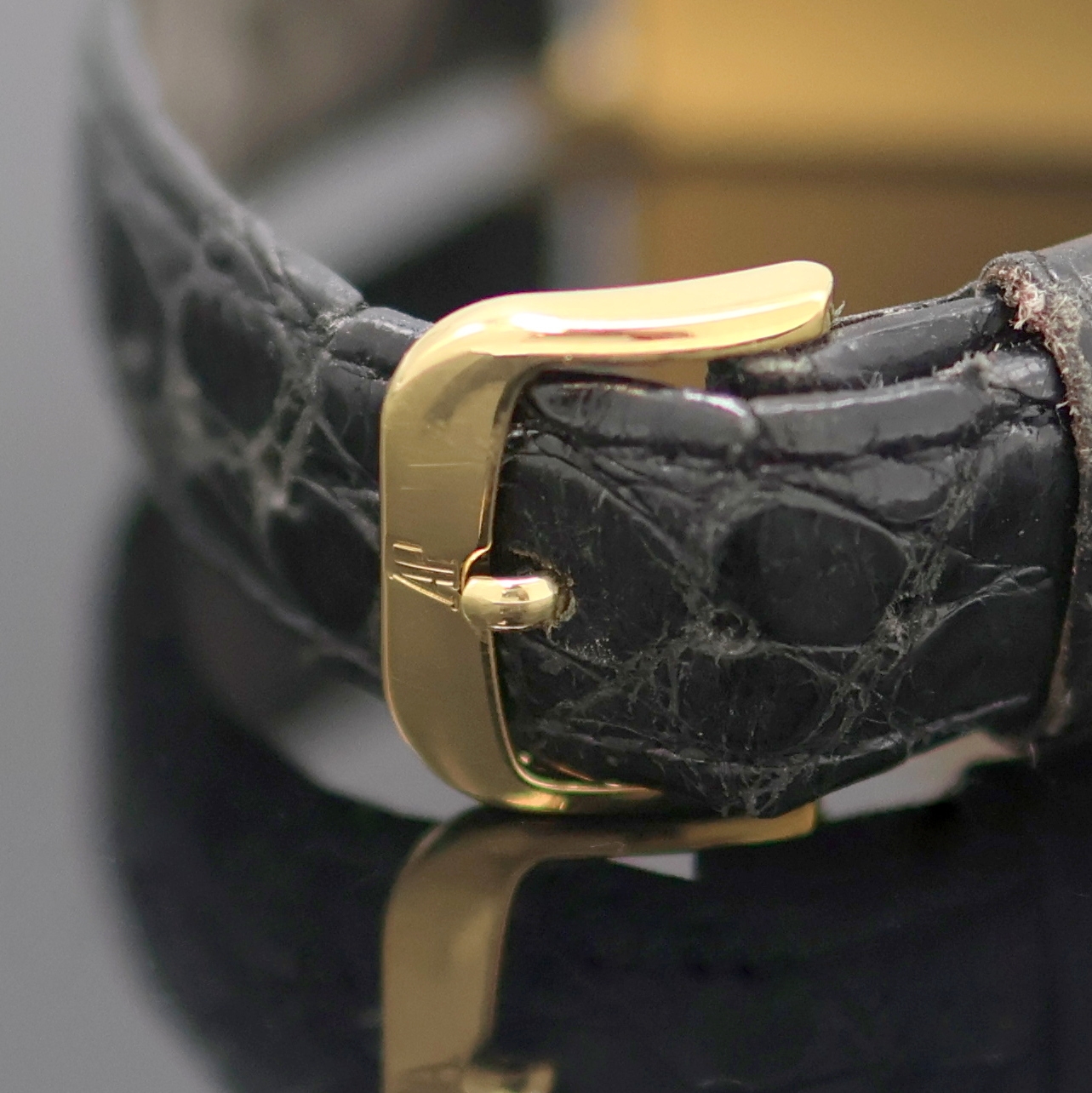 Detail d: AUDEMARS PIGUET Edward Piguet rechteckige Armbanduhr in GG 750/000, Schweiz um 1990, Handaufzug, Lederband m. orig. GG 750/000 Dornschl., Boden ...