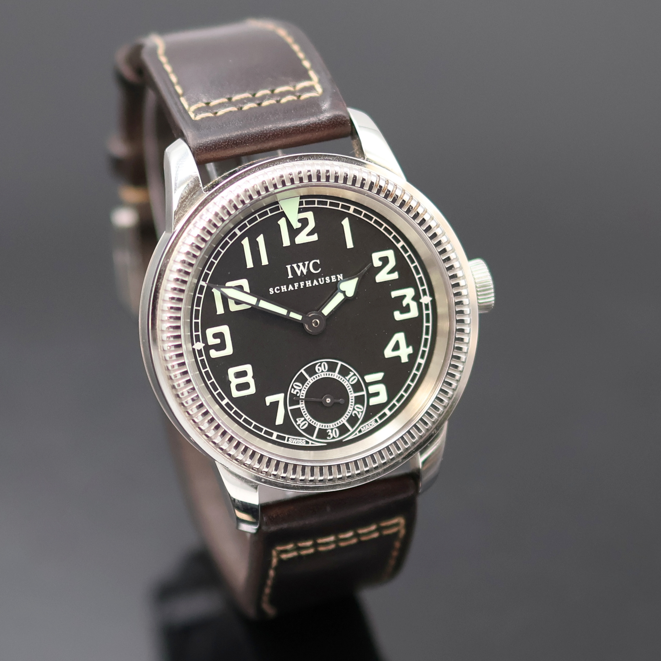 Detail b: IWC Fliegeruhr Referenz IW3254, Schweiz um 2010, Handaufzug, beids. vergl. Edelstahlgeh. inkl. orig. Lederband m. Dornschl., Boden verschr., Lünette ...