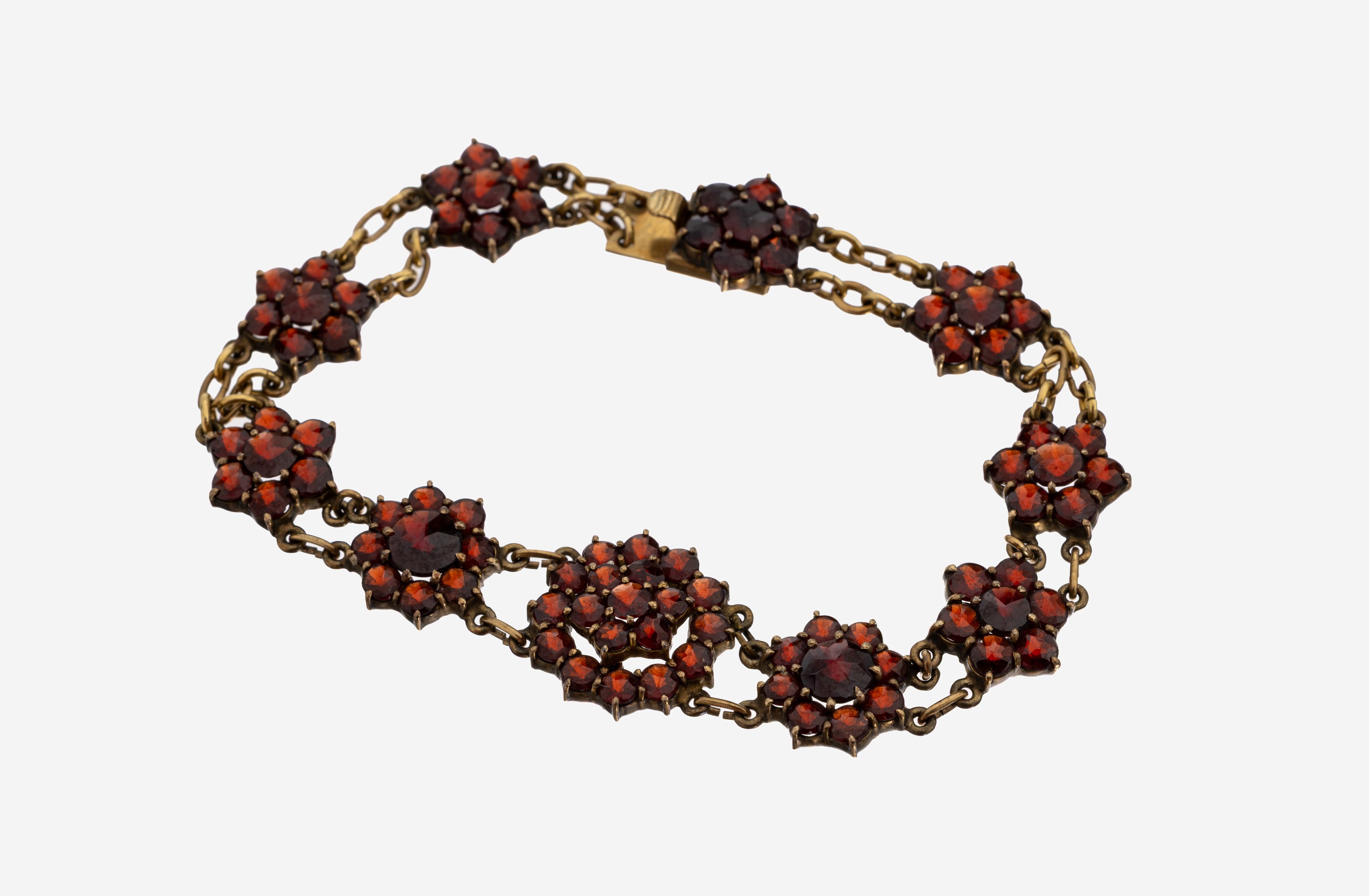 Image 27136842 - 8 kt gold garnet-bracelet , YG 333/000, blossom shaped elements with round bevelled ...