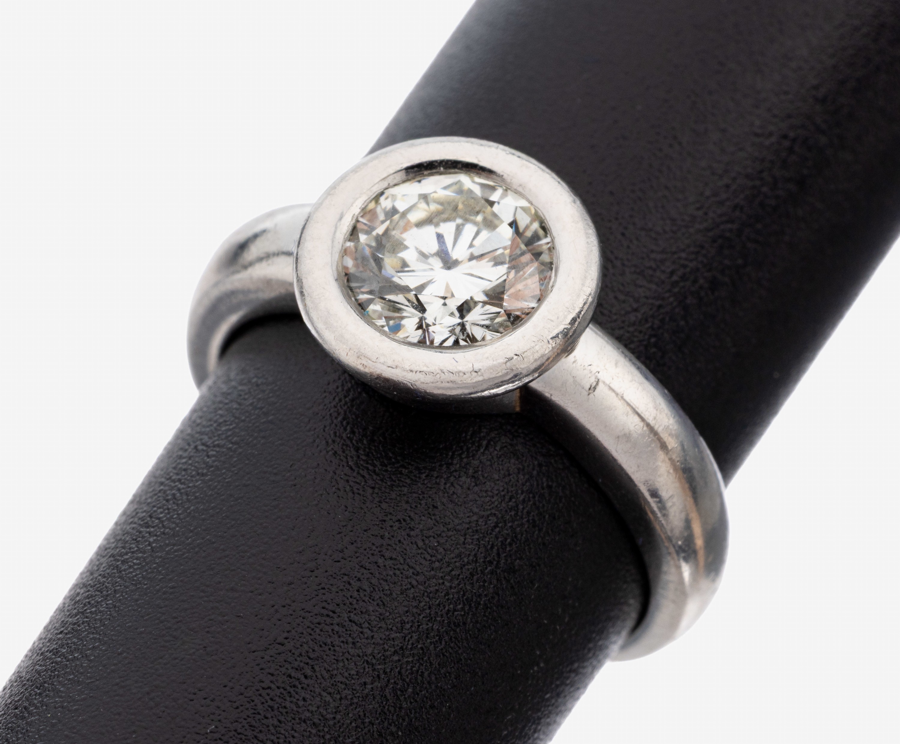 Image 27136854 - Platin Brillant-Ring, Brillant in Zargenfassung ca. 1.0163 ct get.Weiß(L)/vs1, RW 49, ...