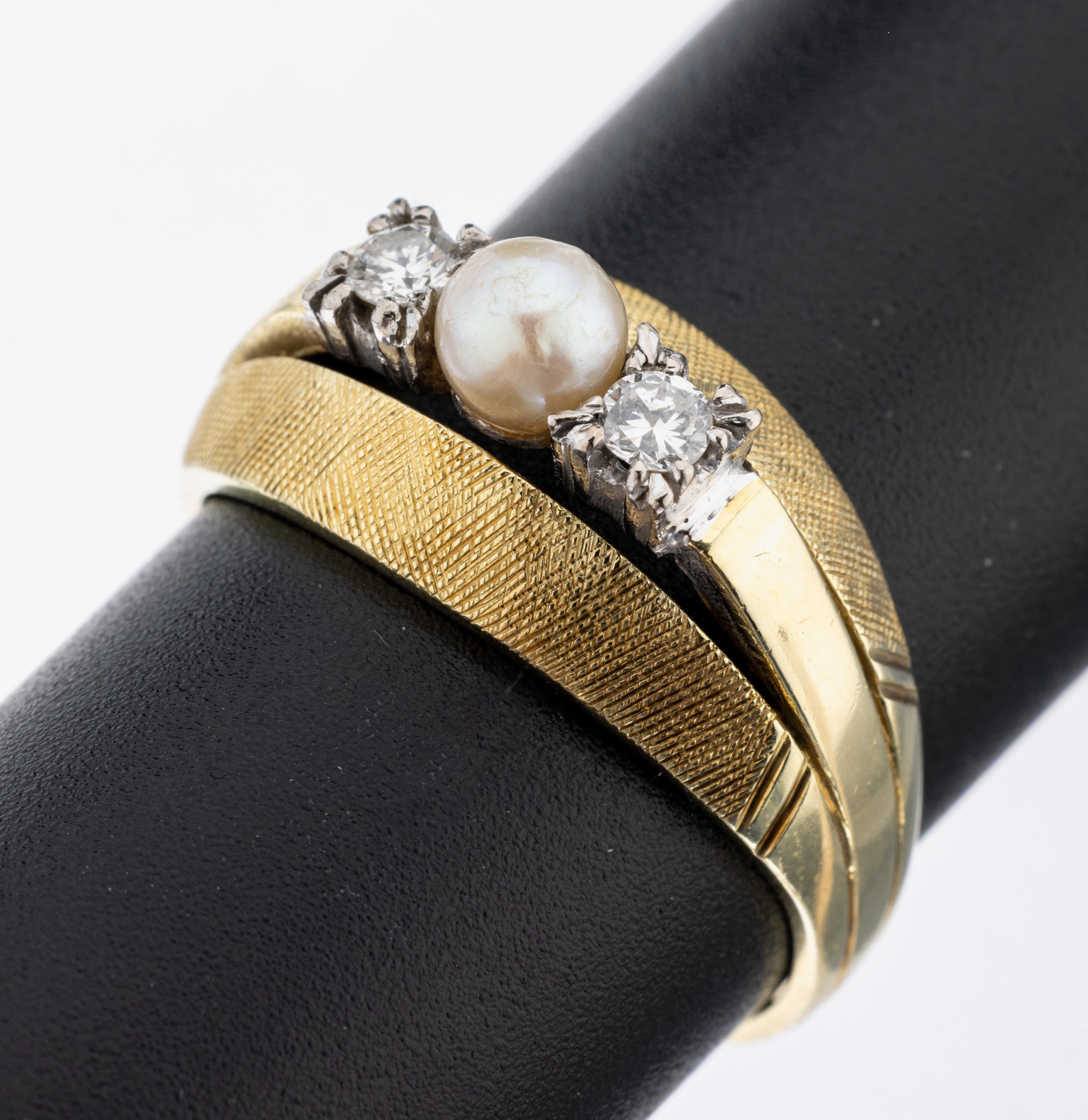 Image 27136882 - 14 kt Gold Perl-Brillant-Ring, GG/WG 585/000, Oberfläche part. strukt., mittig ...