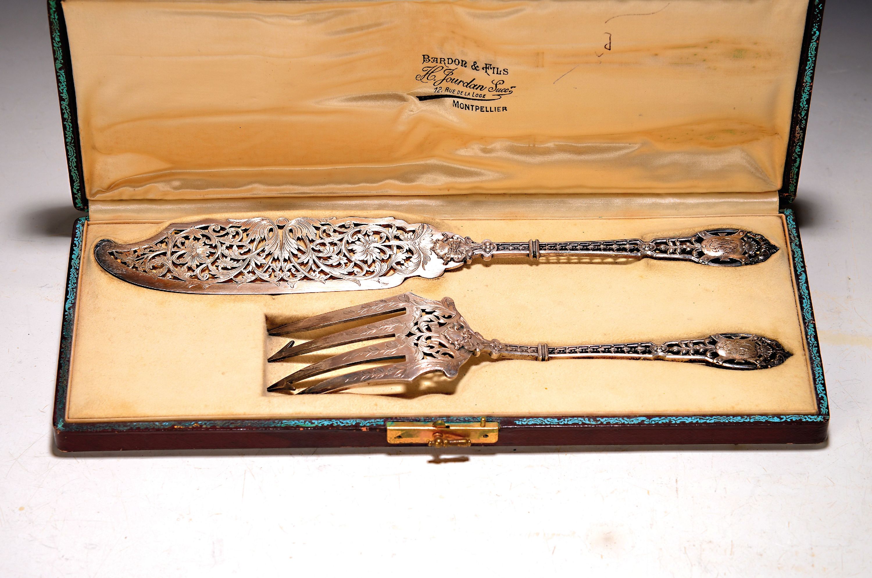 Image 27136896 - 2 pcs. Fish serving cutlery made of silver, France, early 20th century, 950 silver, rich ...