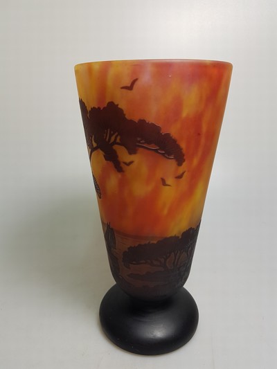 27136886d - Vase, Daum, Nancy, um 1910, farbloses Glas, gelb-orange-violette geflammte ...