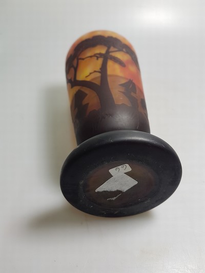 27136886g - Vase, Daum, Nancy, um 1910, farbloses Glas, gelb-orange-violette geflammte ...