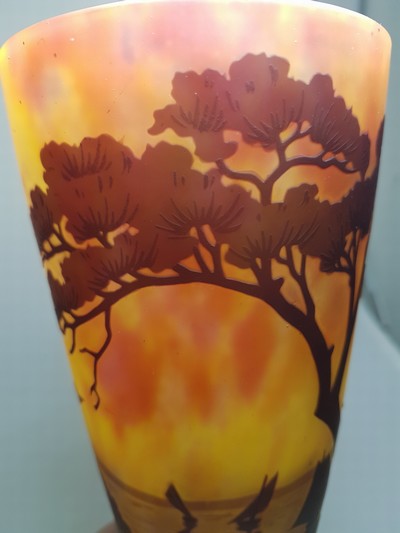 27136886h - Vase, Daum, Nancy, um 1910, farbloses Glas, gelb-orange-violette geflammte ...