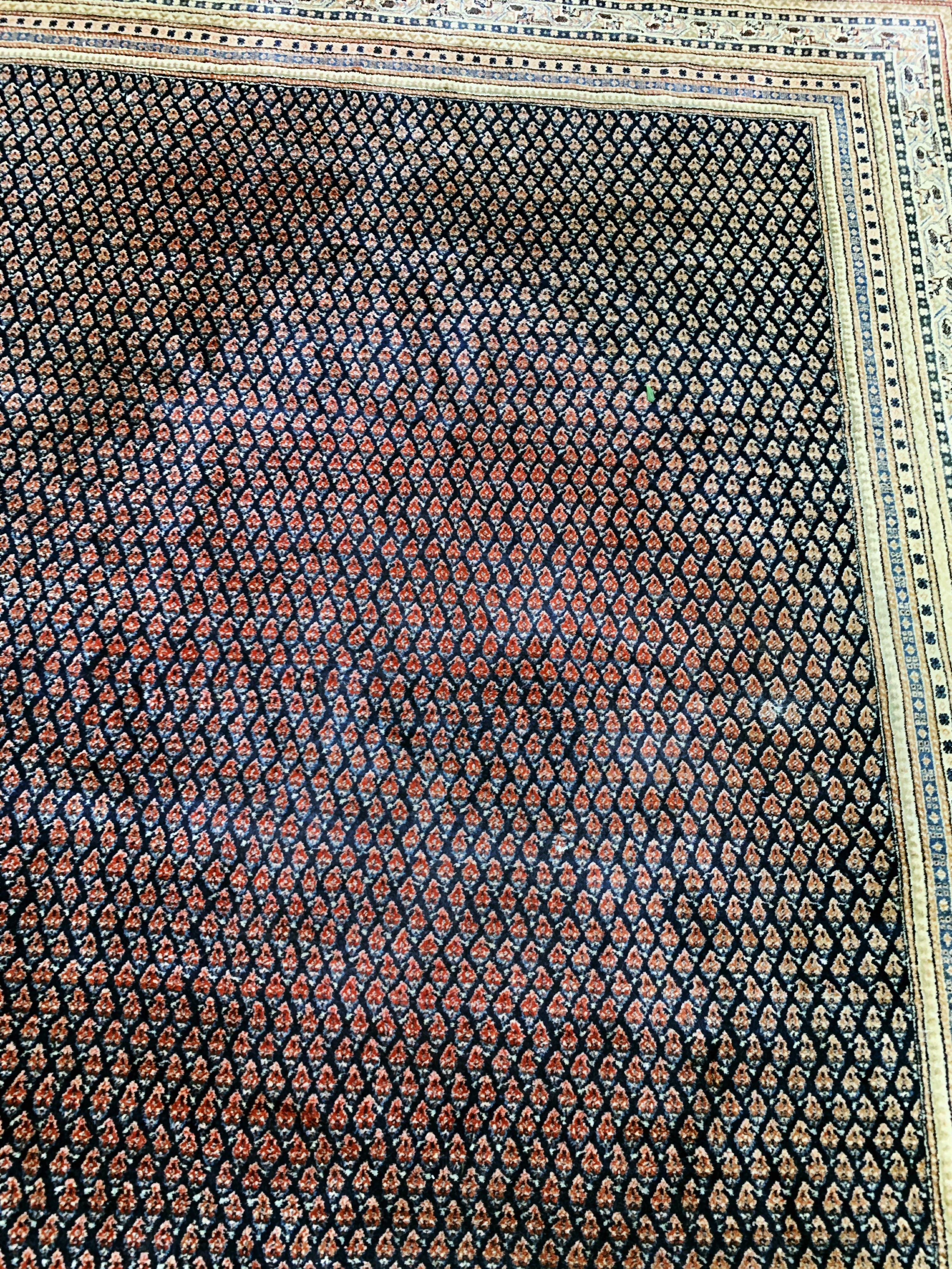 Detail c: Sarogh Mir, Persien, Mitte 20.Jhd, Wolle auf Baumwolle, ca. 410 x 305 cm, EHZ: 2(Reinigungsbedürftig).