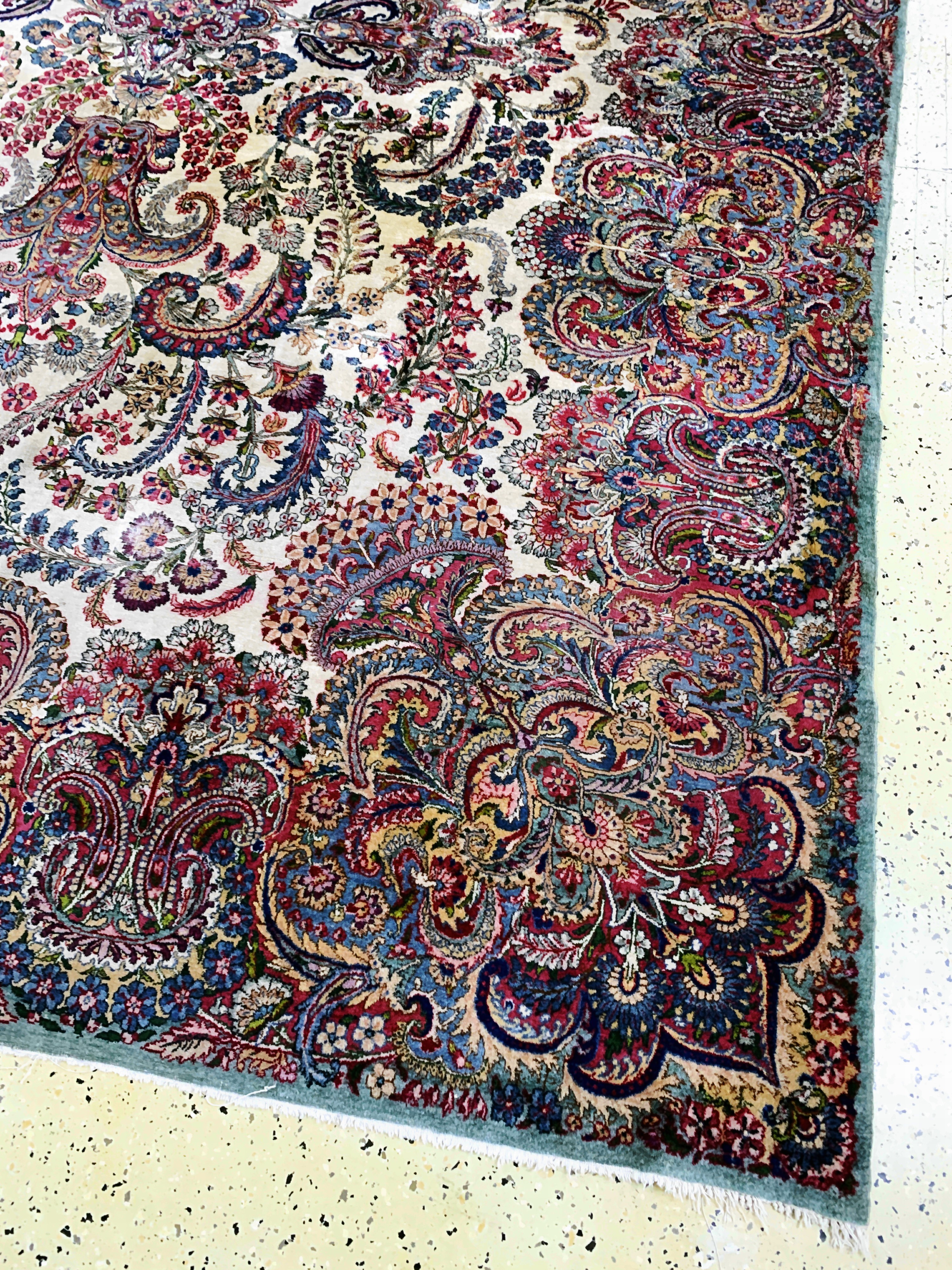 Detail a: Kerman"Lawar"fein, Persien, Anfang 20.Jhd, Wolle auf Baumwolle, ca. 355 x 272 cm, EHZ: 3 (Reinigungsbedürftig).