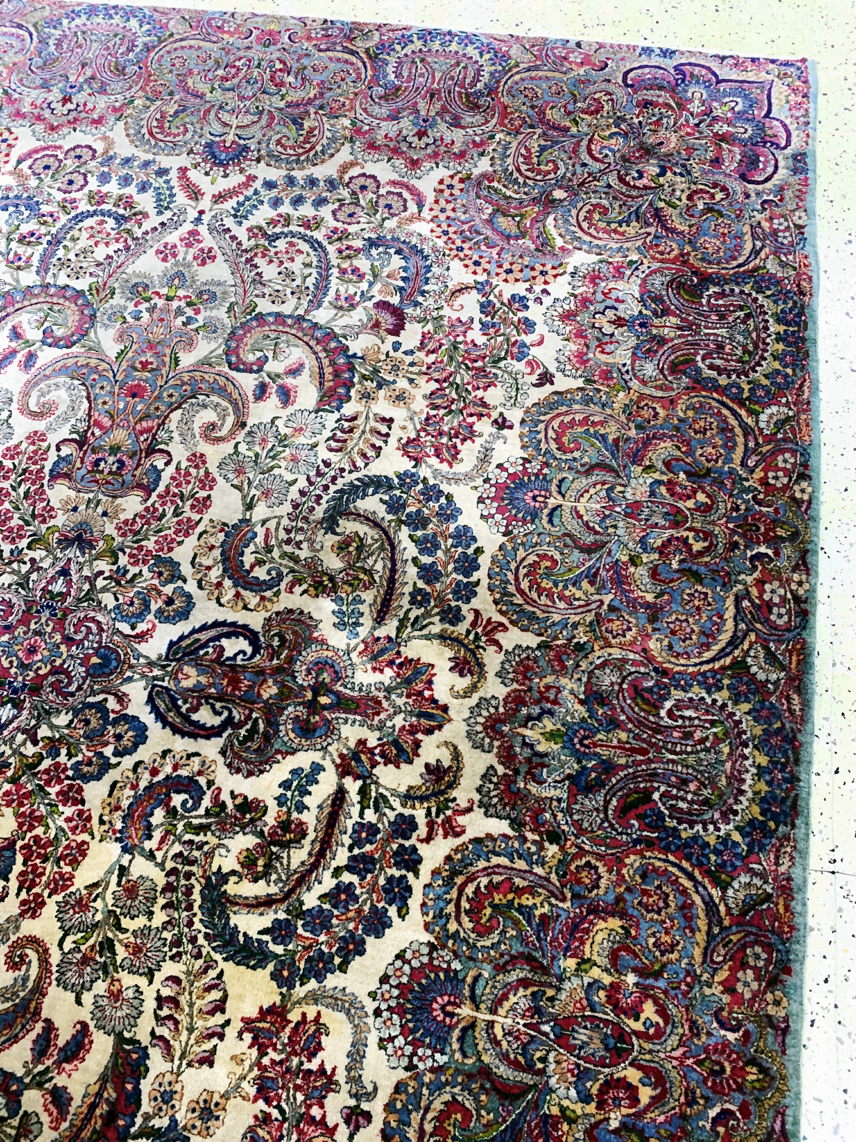 Detail d: Kerman"Lawar"fein, Persien, Anfang 20.Jhd, Wolle auf Baumwolle, ca. 355 x 272 cm, EHZ: 3 (Reinigungsbedürftig).