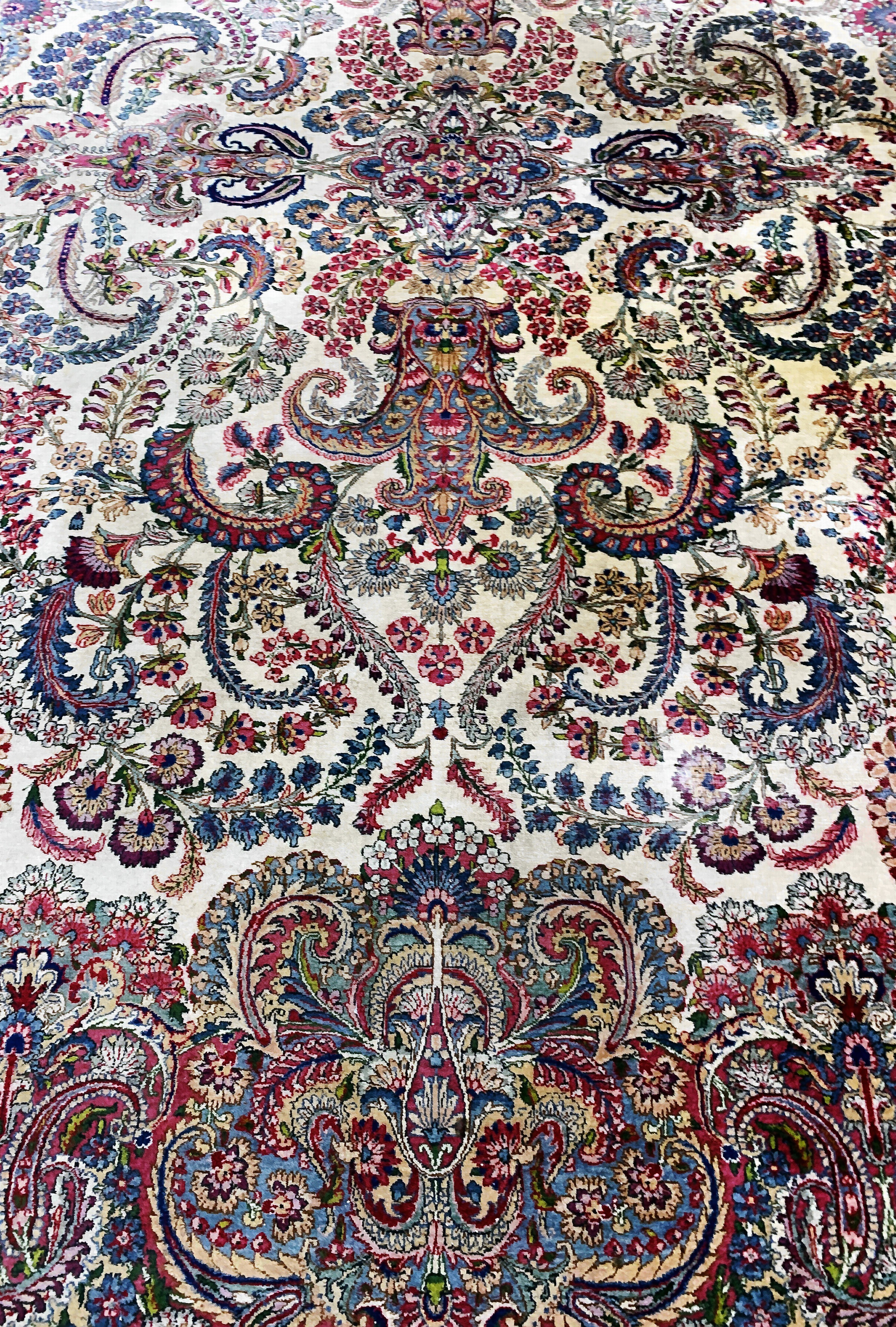 Detail f: Kerman"Lawar"fein, Persien, Anfang 20.Jhd, Wolle auf Baumwolle, ca. 355 x 272 cm, EHZ: 3 (Reinigungsbedürftig).
