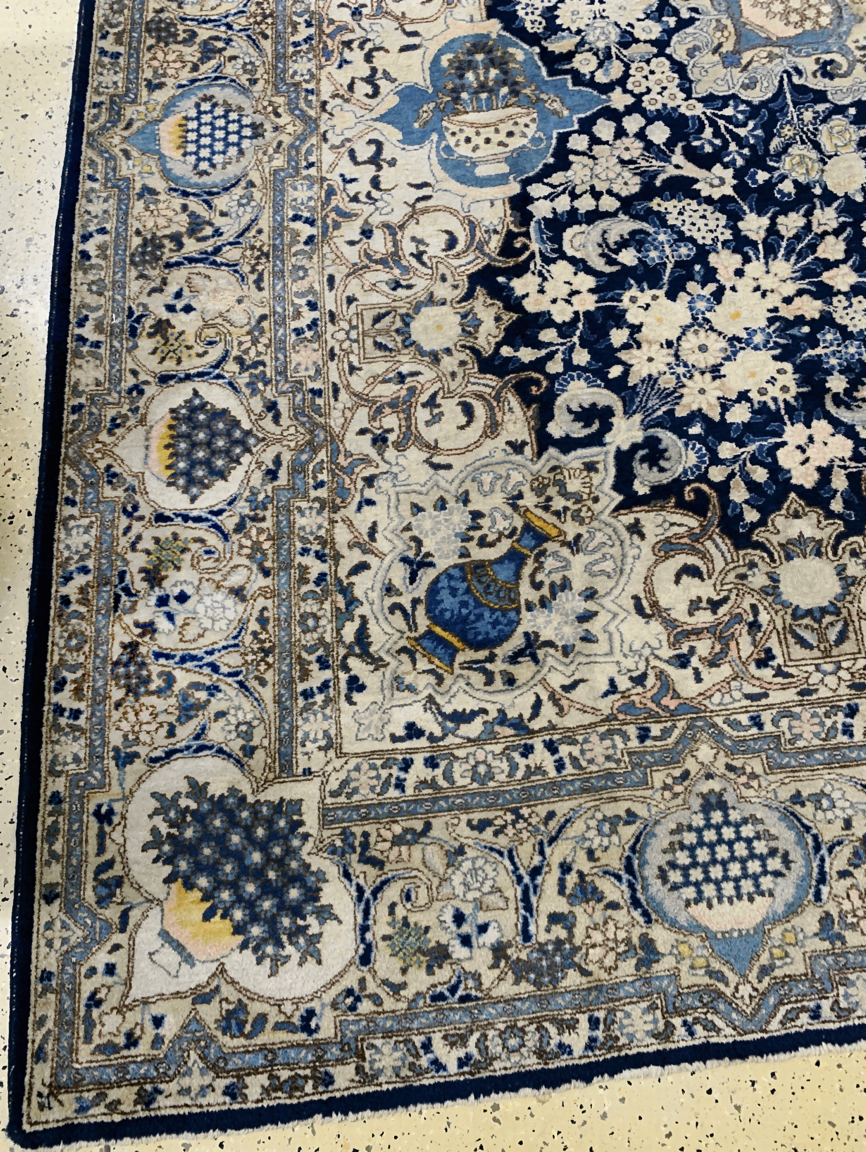 Detail b: Täbriz alt, Persien, Anfang 20.Jhd, Wolle auf Baumwolle, ca. 385 x 297 cm, EHZ: 3(verblasst).
