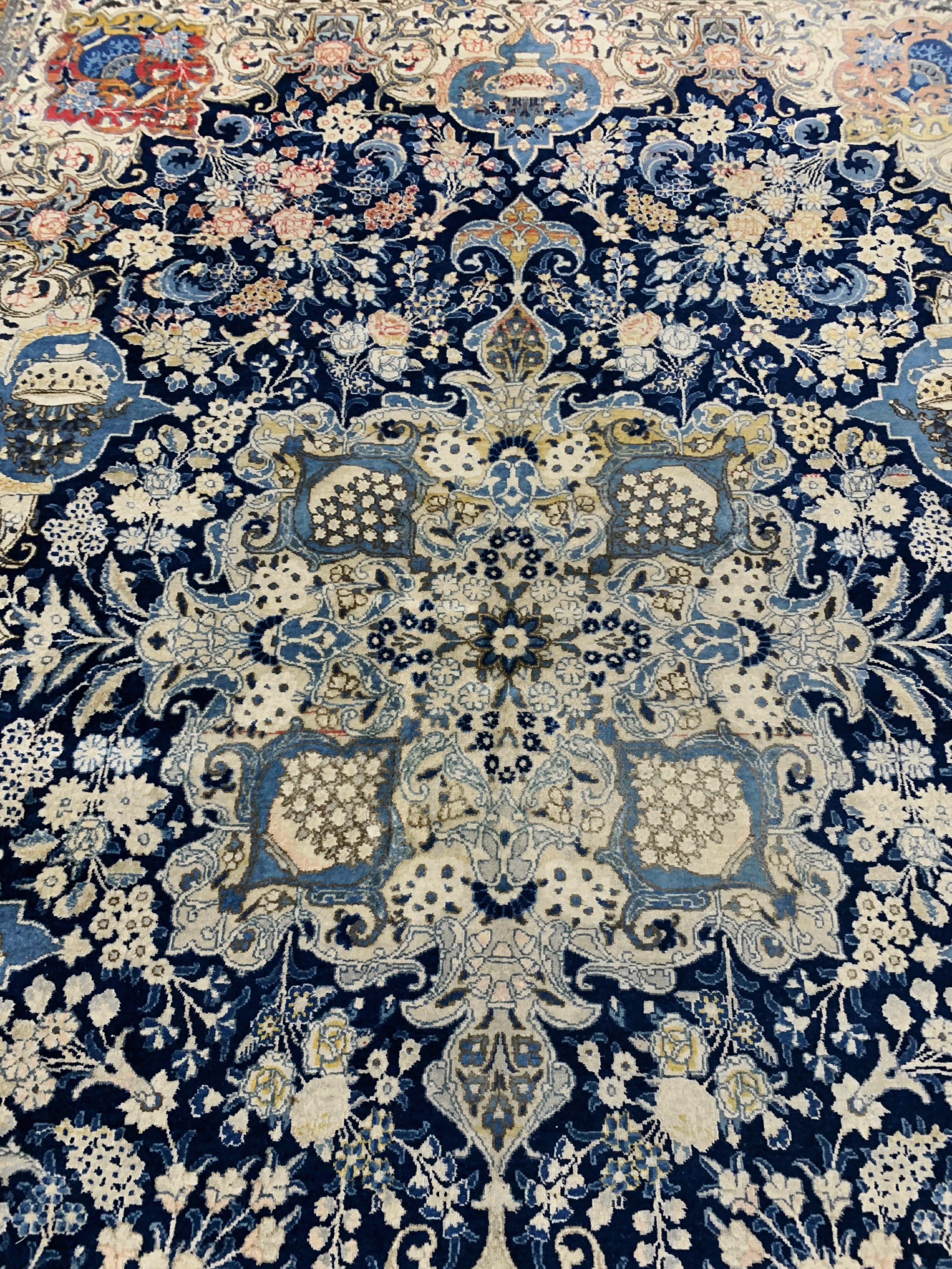 Detail c: Täbriz alt, Persien, Anfang 20.Jhd, Wolle auf Baumwolle, ca. 385 x 297 cm, EHZ: 3(verblasst).