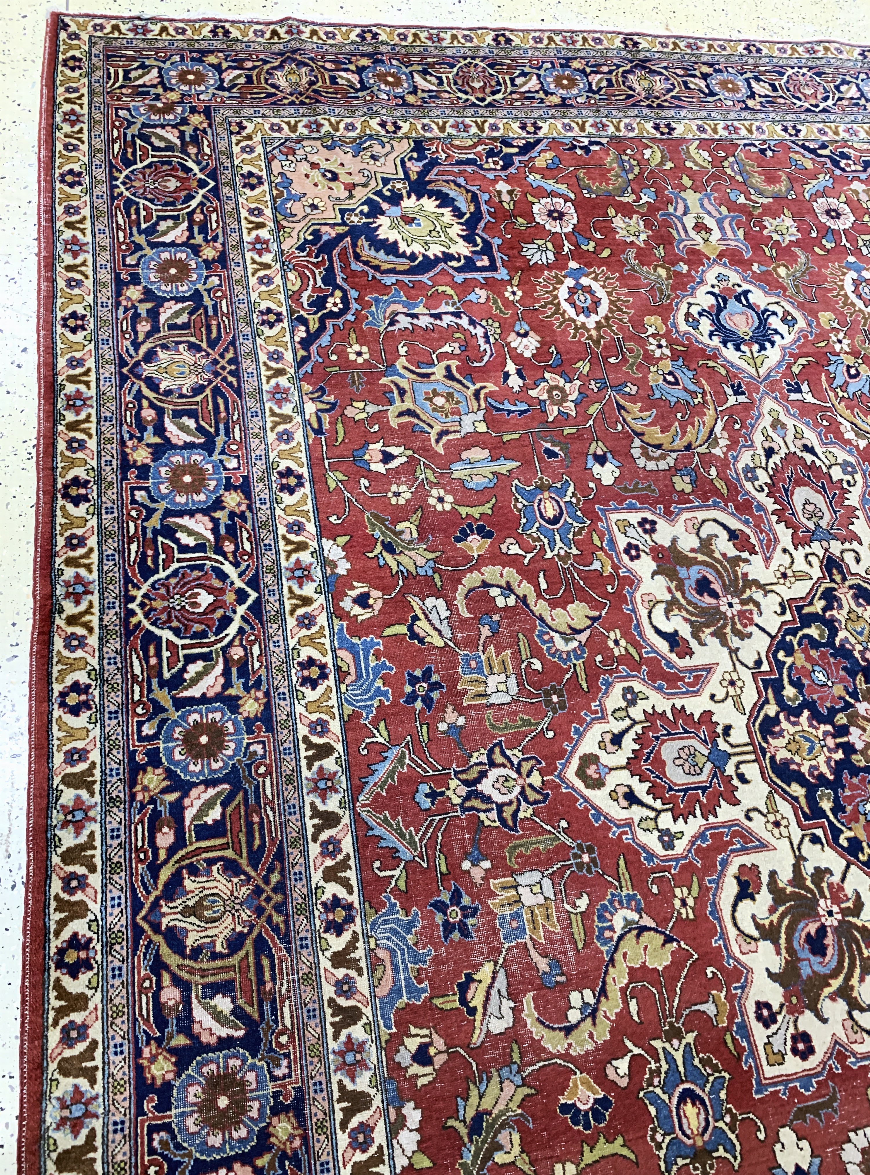 Detail c: Täbriz alt, Persien, Mitte 20.Jhd, Wolle auf Baumwolle, ca. 405 x 285 cm, EHZ: 3