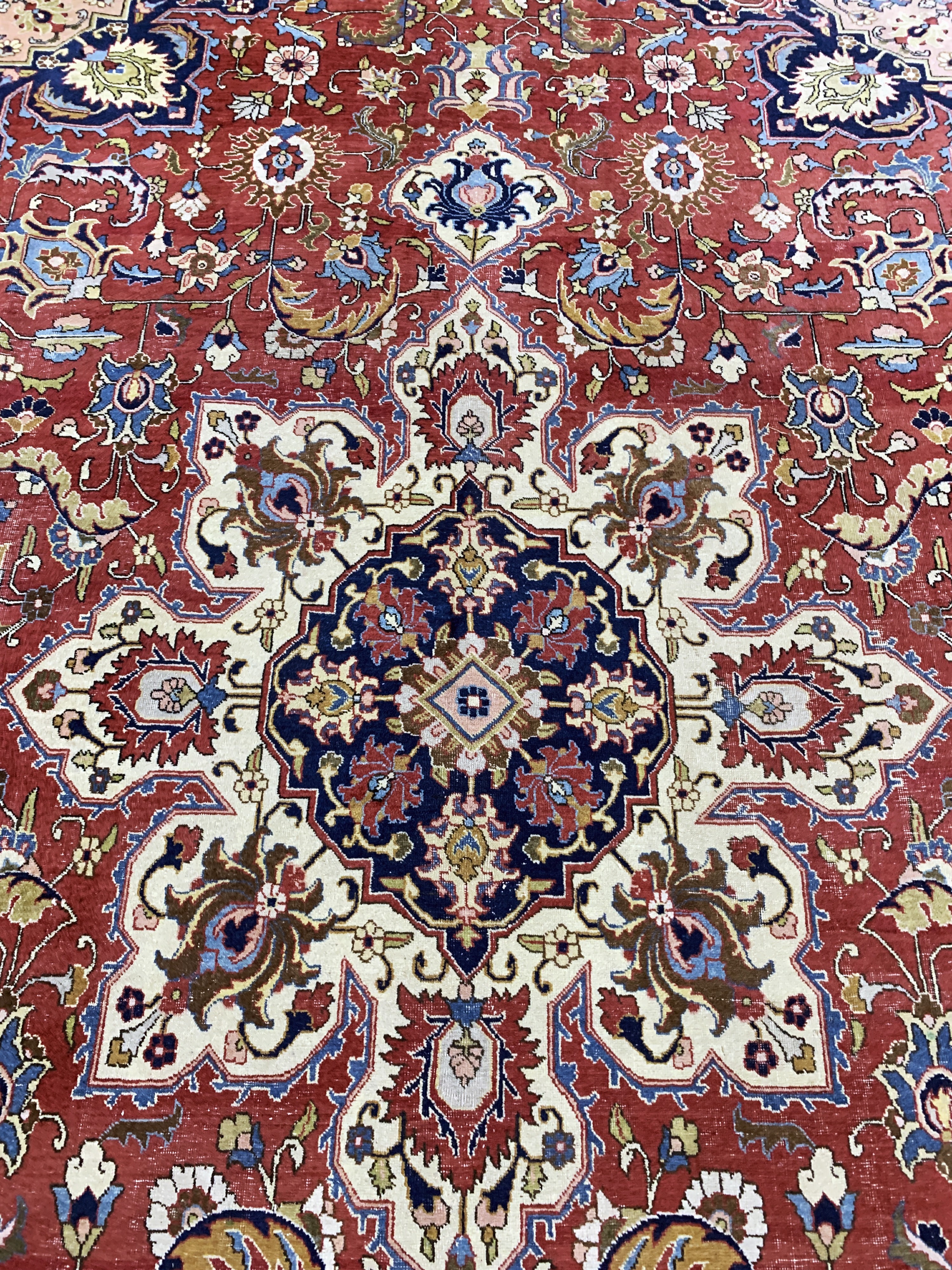 Detail e: Täbriz alt, Persien, Mitte 20.Jhd, Wolle auf Baumwolle, ca. 405 x 285 cm, EHZ: 3